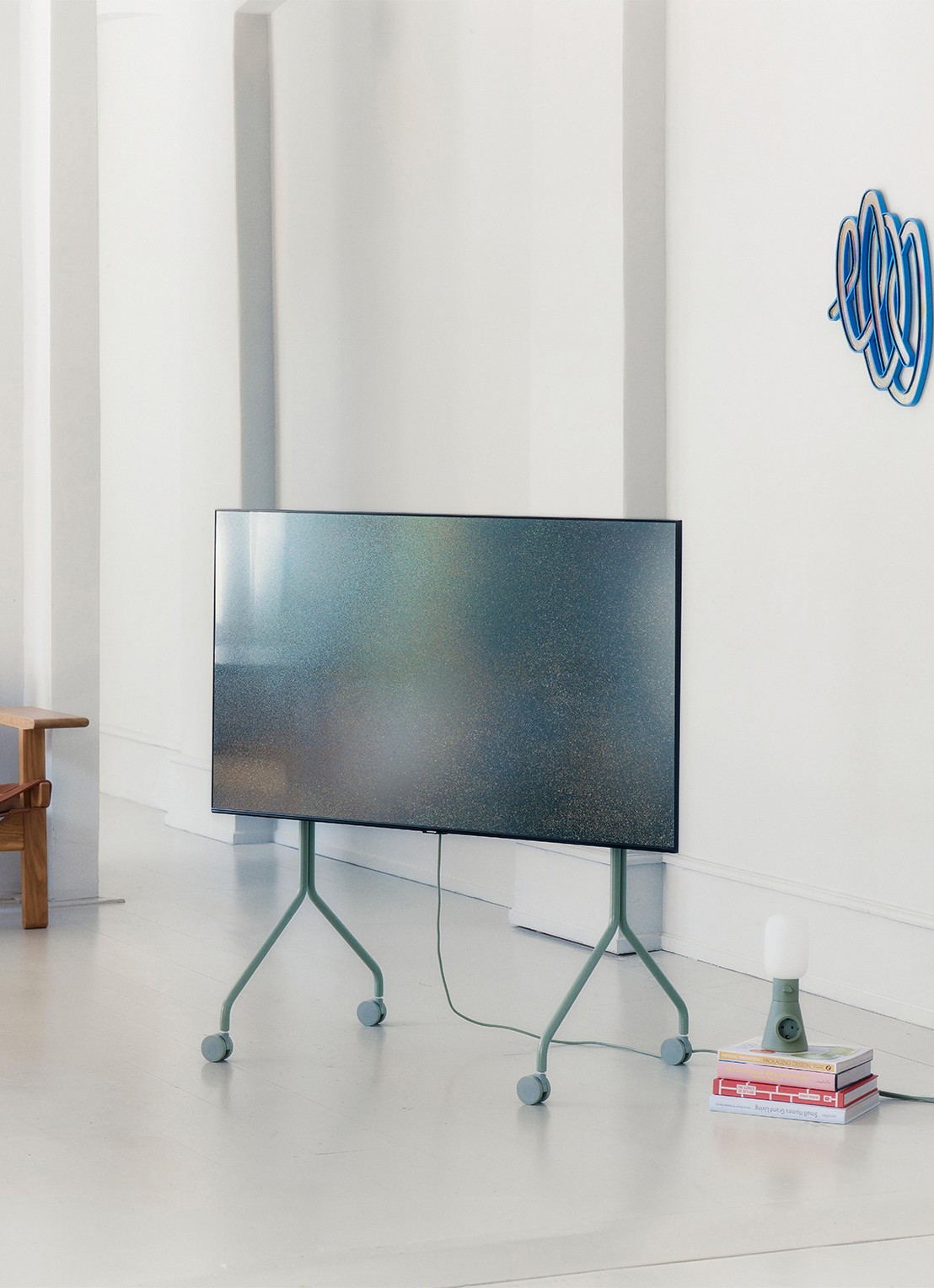 Pedestal Moon Rollin' TV standaard 107 cm - voorkant 7 mosgroen