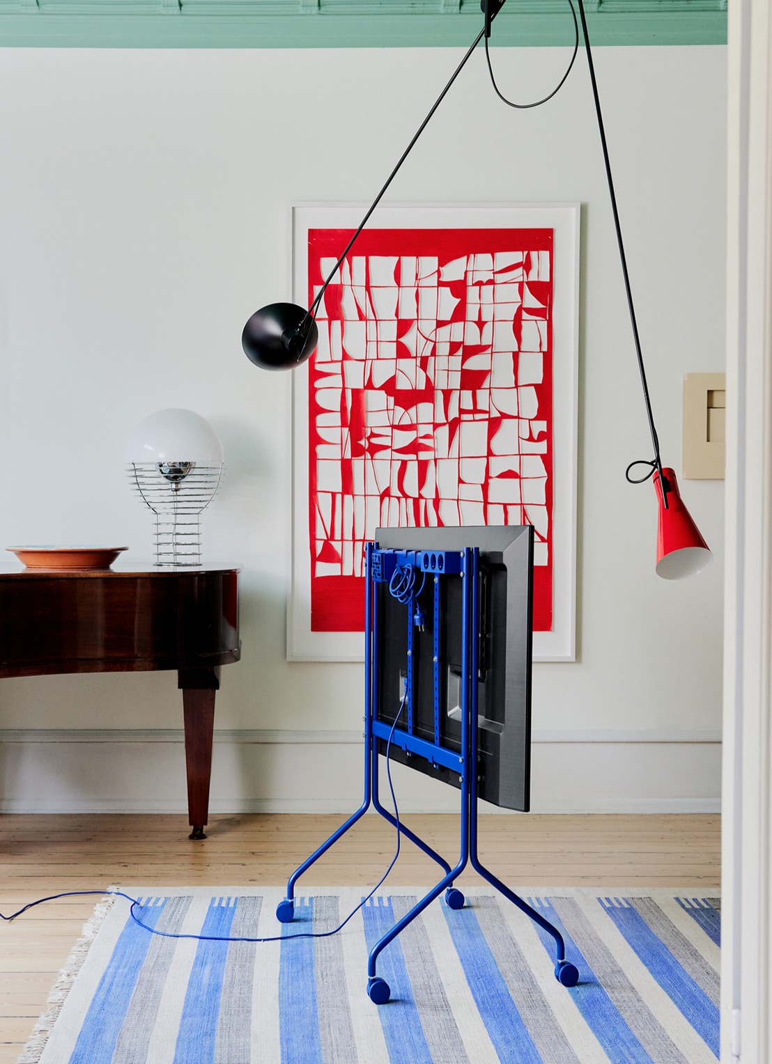 Pedestal Moon Rollin' TV standaard 107 cm - detail 6 donkerblauw
