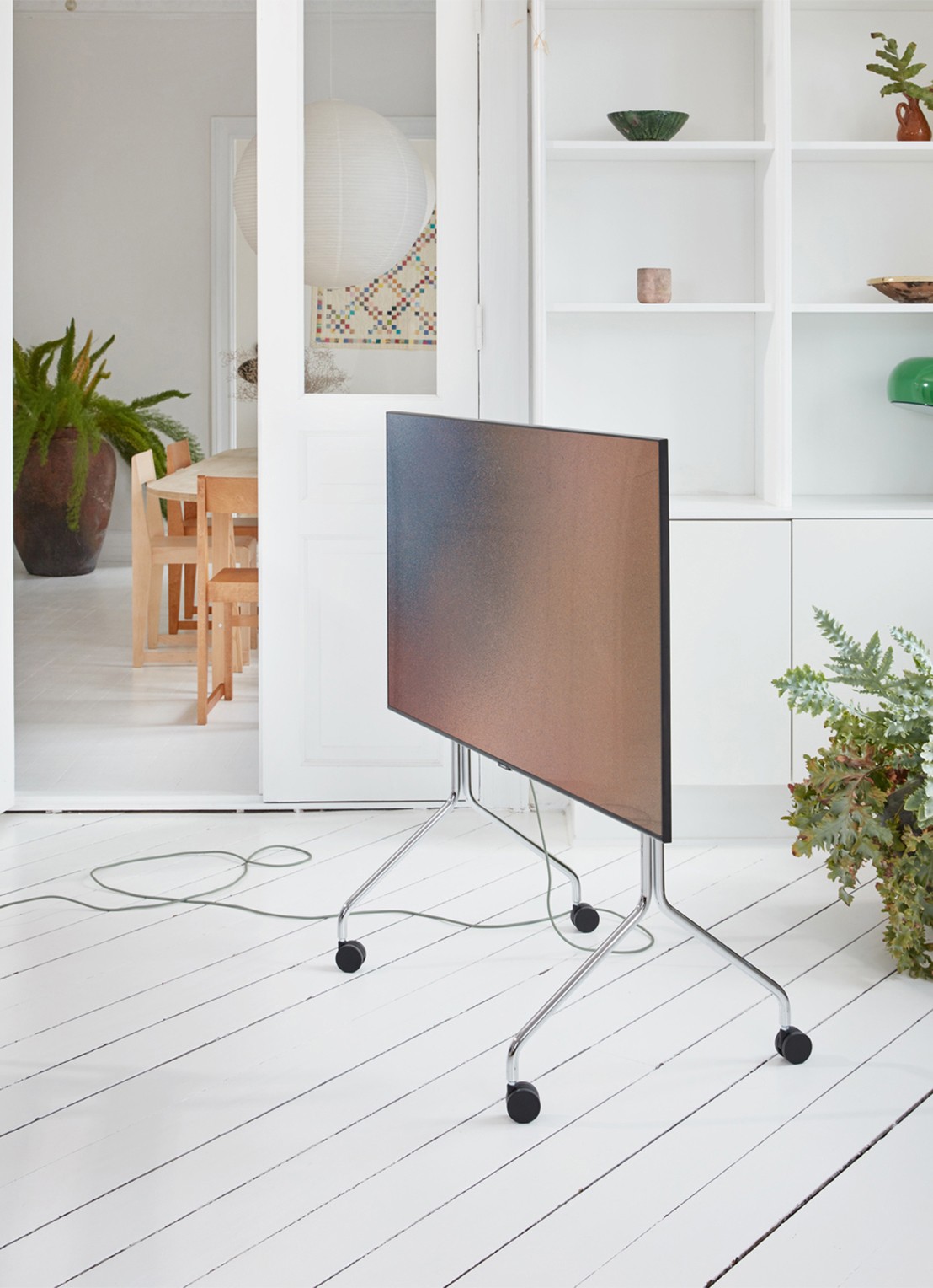 Pedestal Moon Rollin' TV standaard 107 cm - voorkant 7 metallic