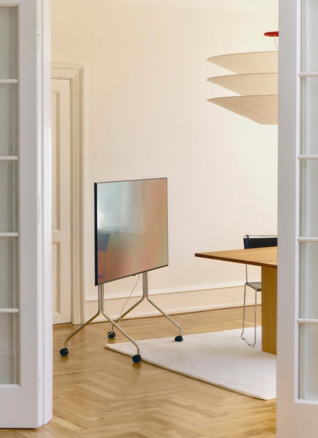 Pedestal Moon Rollin' TV standaard 121 cm - voorkant 3 zilver
