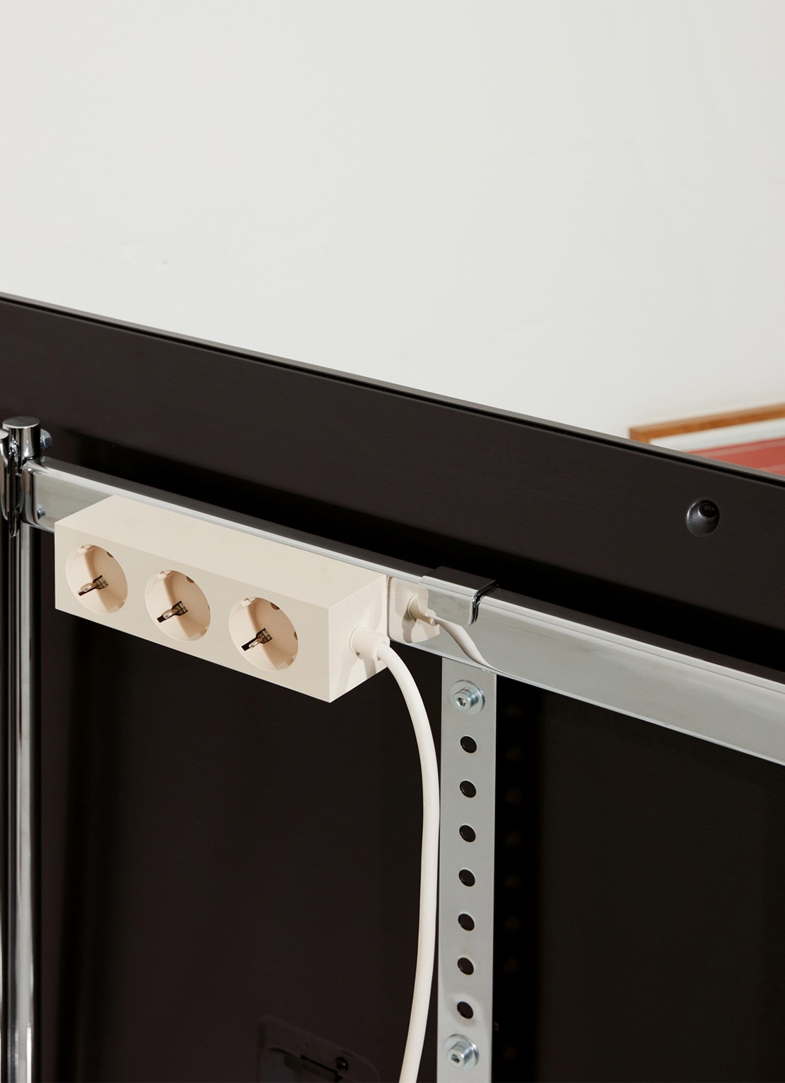 Pedestal Power Bar stekkerdoos 5 meter - detail 3 ivoor