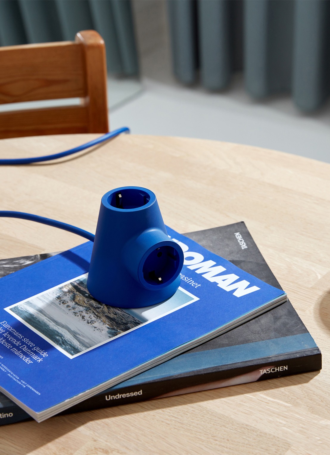 Pedestal Power Base stekkerdoos - voorkant 2 donkerblauw