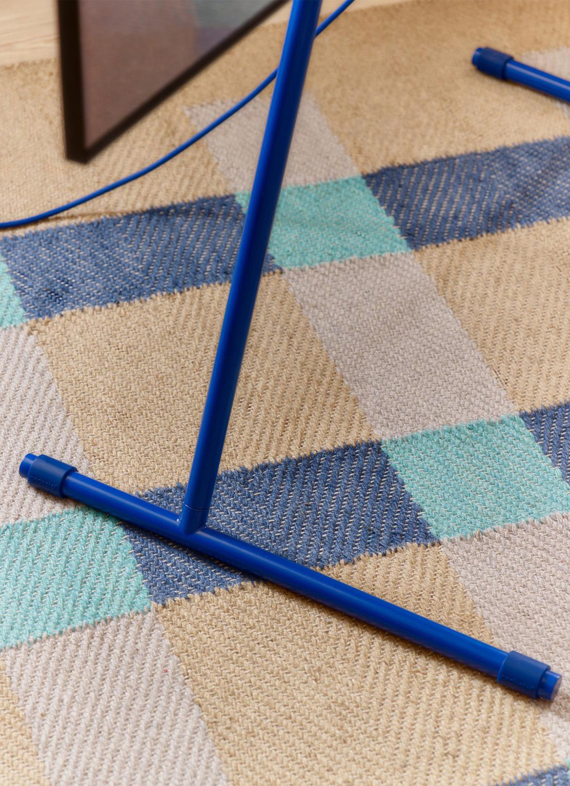 Pedestal Viva TV standaard 102 cm - detail 3 donkerblauw