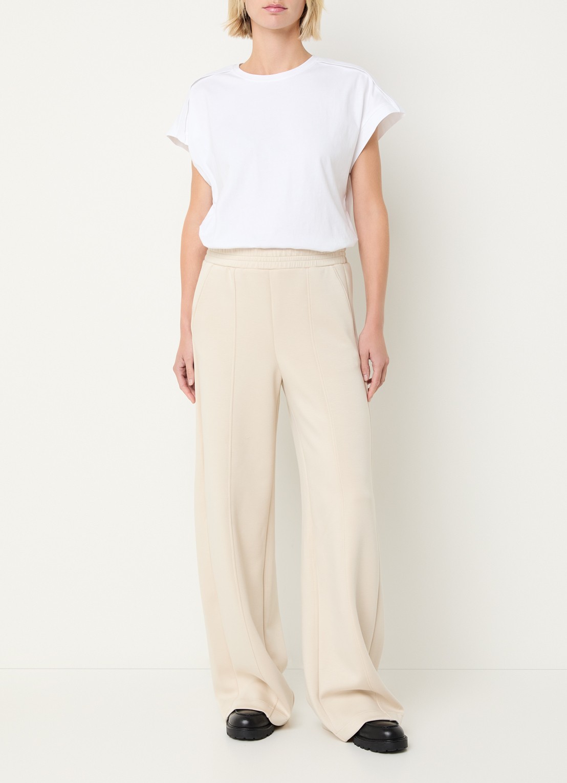 Pennyblack Attilia high waist wide fit broek met persplooi - voorkant 3 geelgoud
