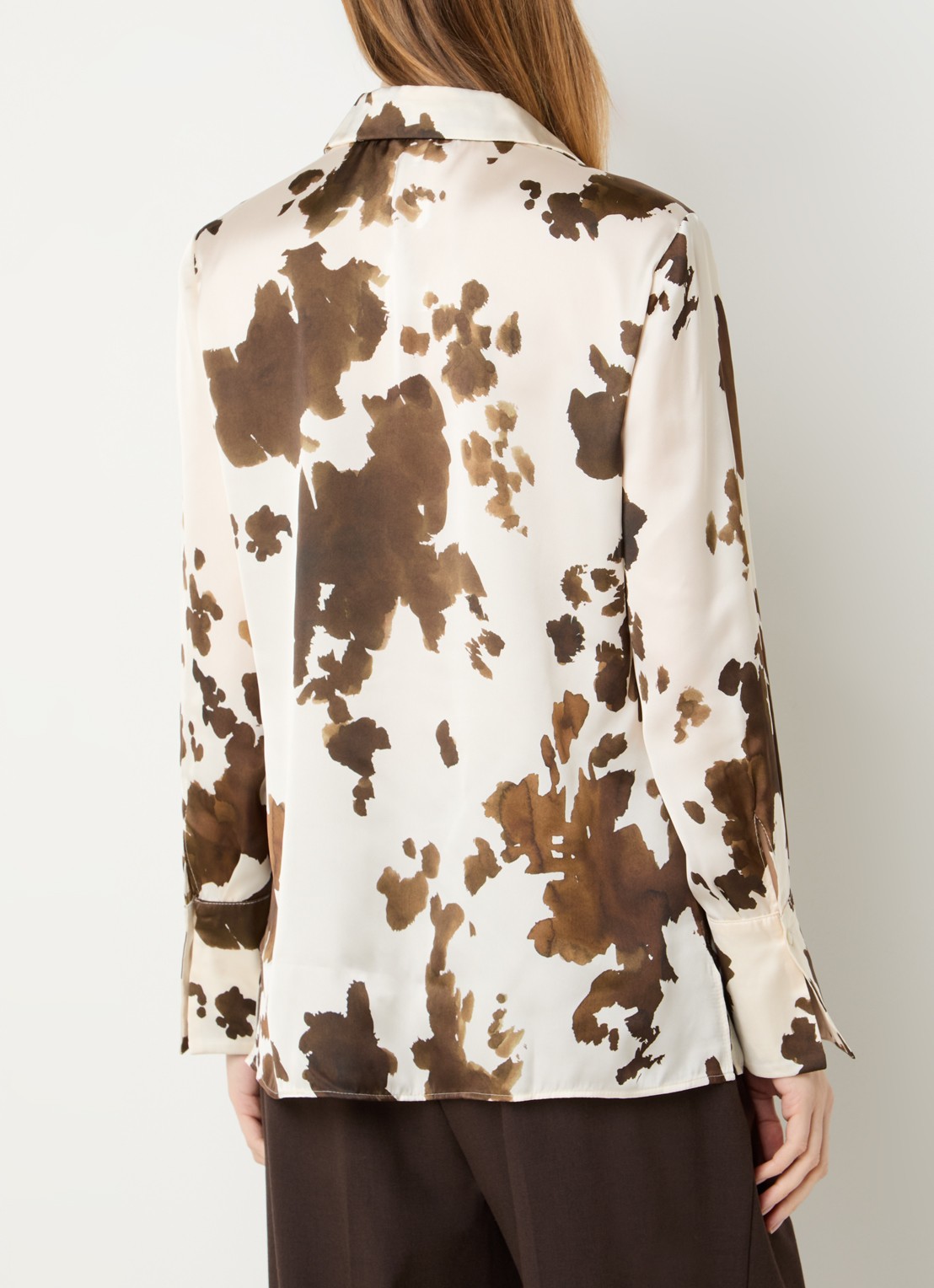 Pennyblack Balpe blouse van satijn met print - achterkant hazelnootbruin