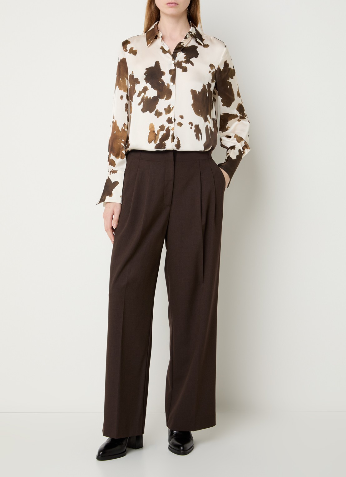 Pennyblack Balpe blouse van satijn met print - voorkant 3 hazelnootbruin