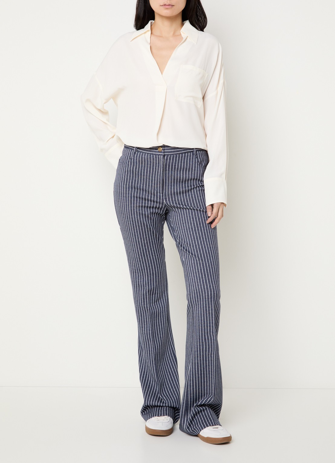 Pennyblack Blouse met borstzak en V-hals - voorkant 3 ivoor