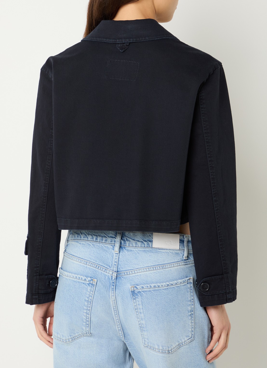 Pennyblack Cropped spijkerjas met klepzakken - achterkant donkerblauw
