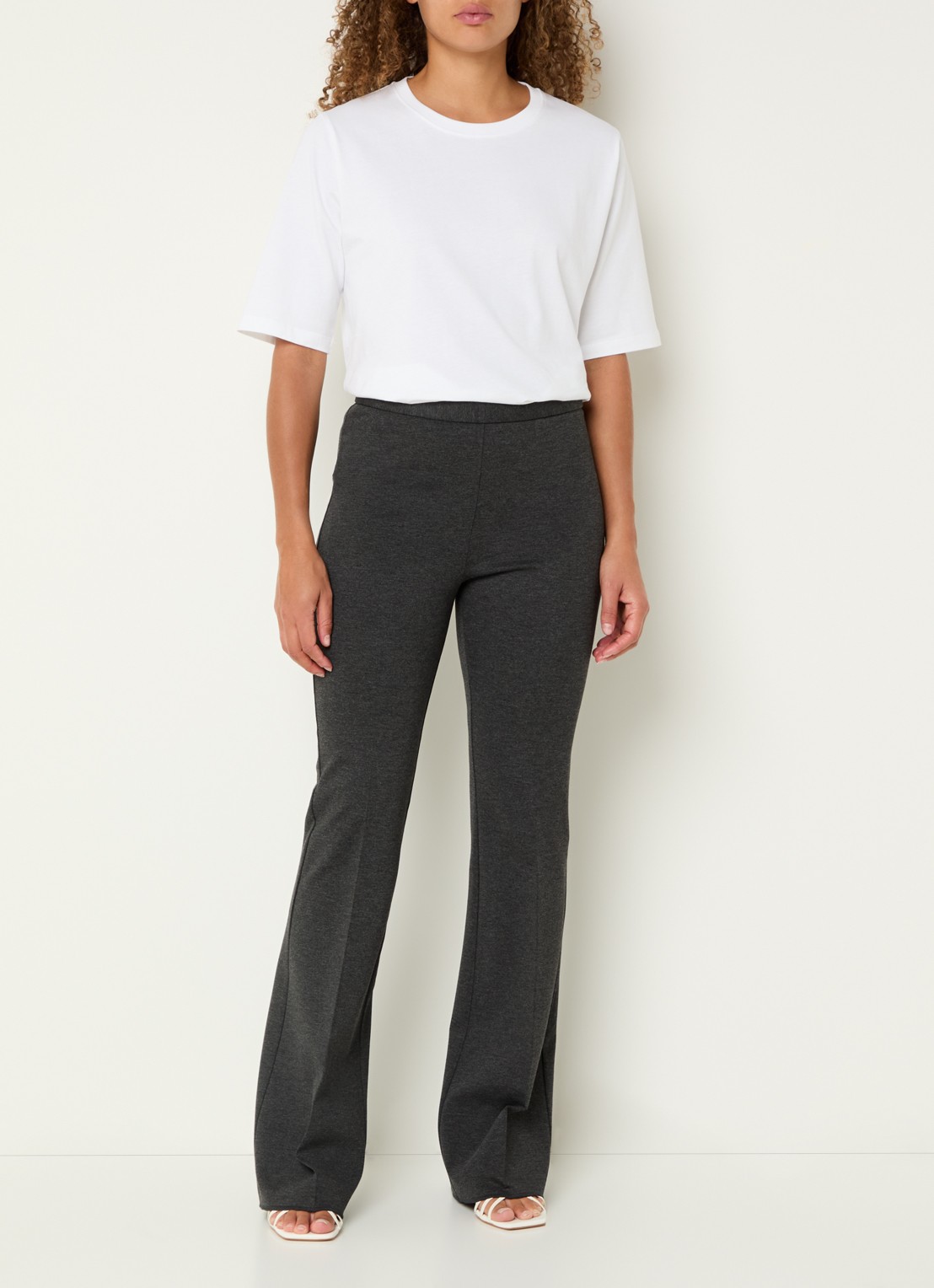 Pennyblack High waist flared fit joggingbroek met steekzakken - voorkant 3 donkergrijs