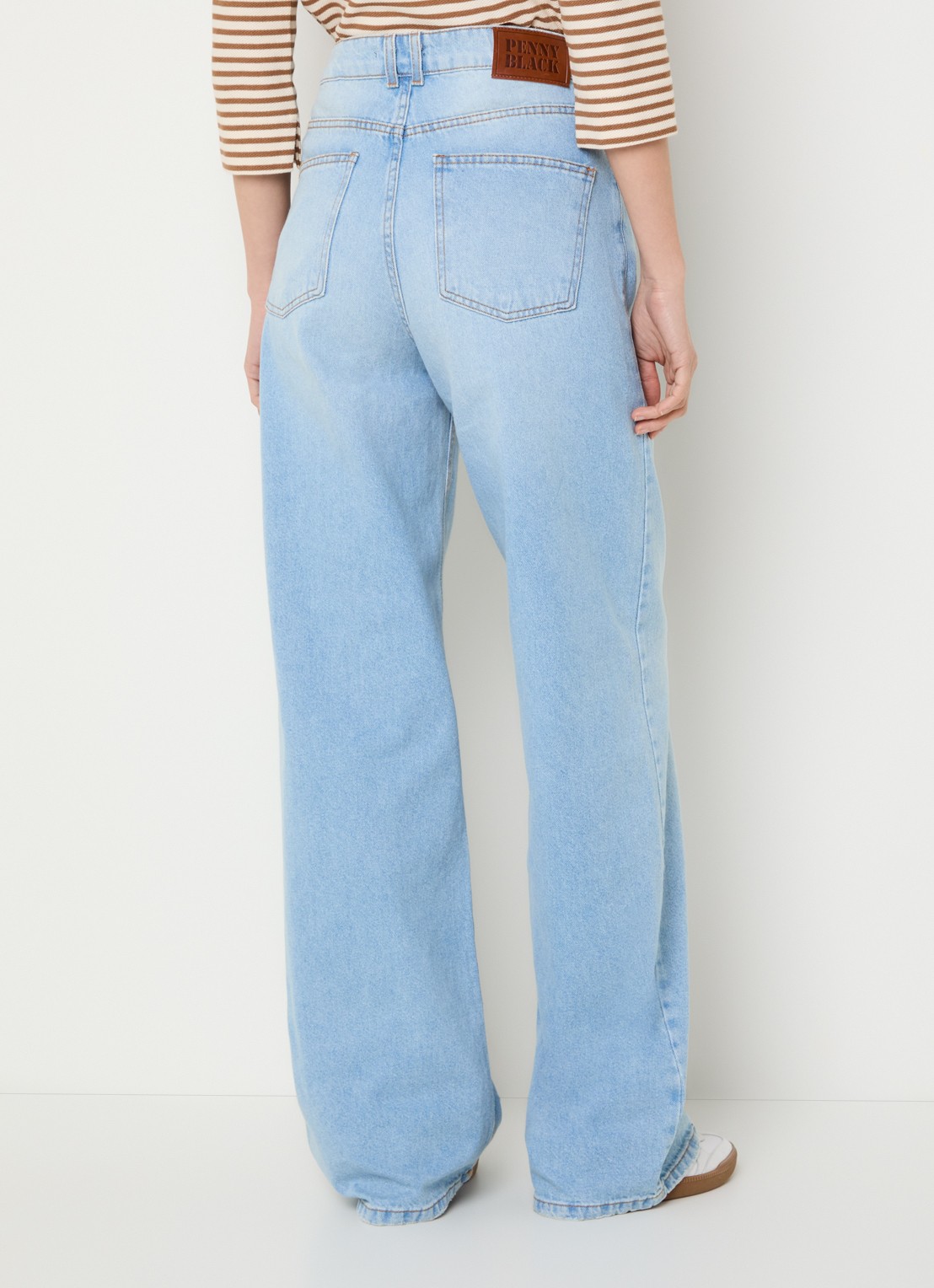 Pennyblack Puddle high waist loose fit jeans met lichte wassing - achterkant indigo