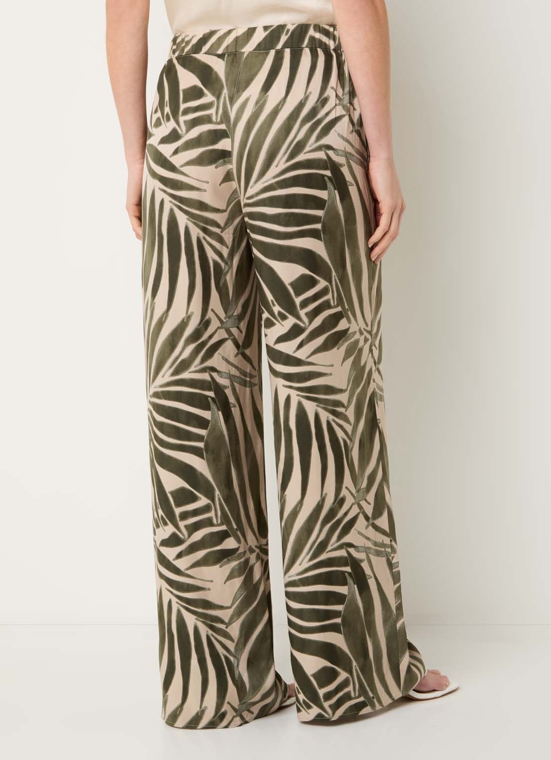 Pennyblack Utilita high waist wide fit broek van satijn met print  - achterkant 2 legergroen