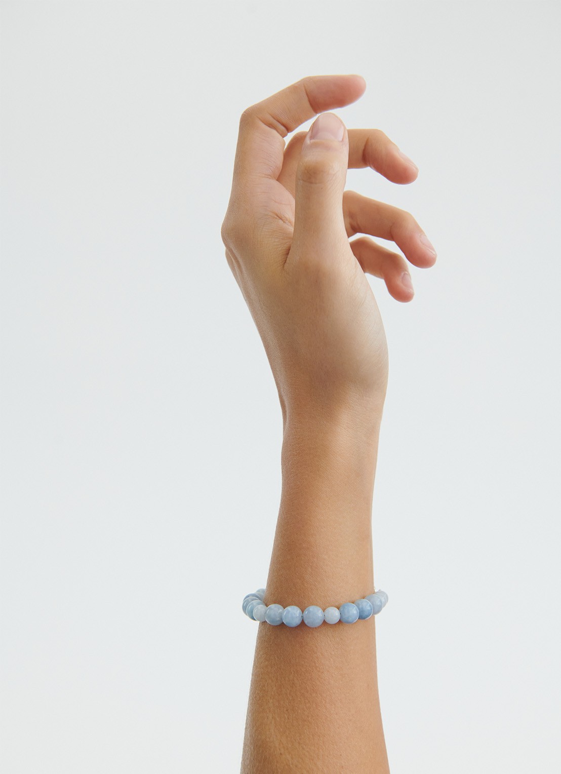 Pernille Corydon Blue sky kralenarmband verguld - voorkant 2 lichtblauw