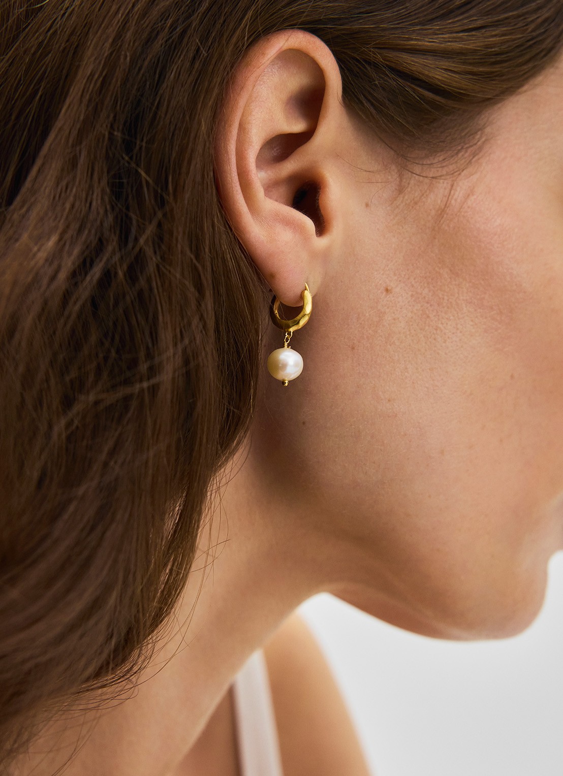 Pernille Corydon Pearl Blossom oorhangers verguld - voorkant 2 goud