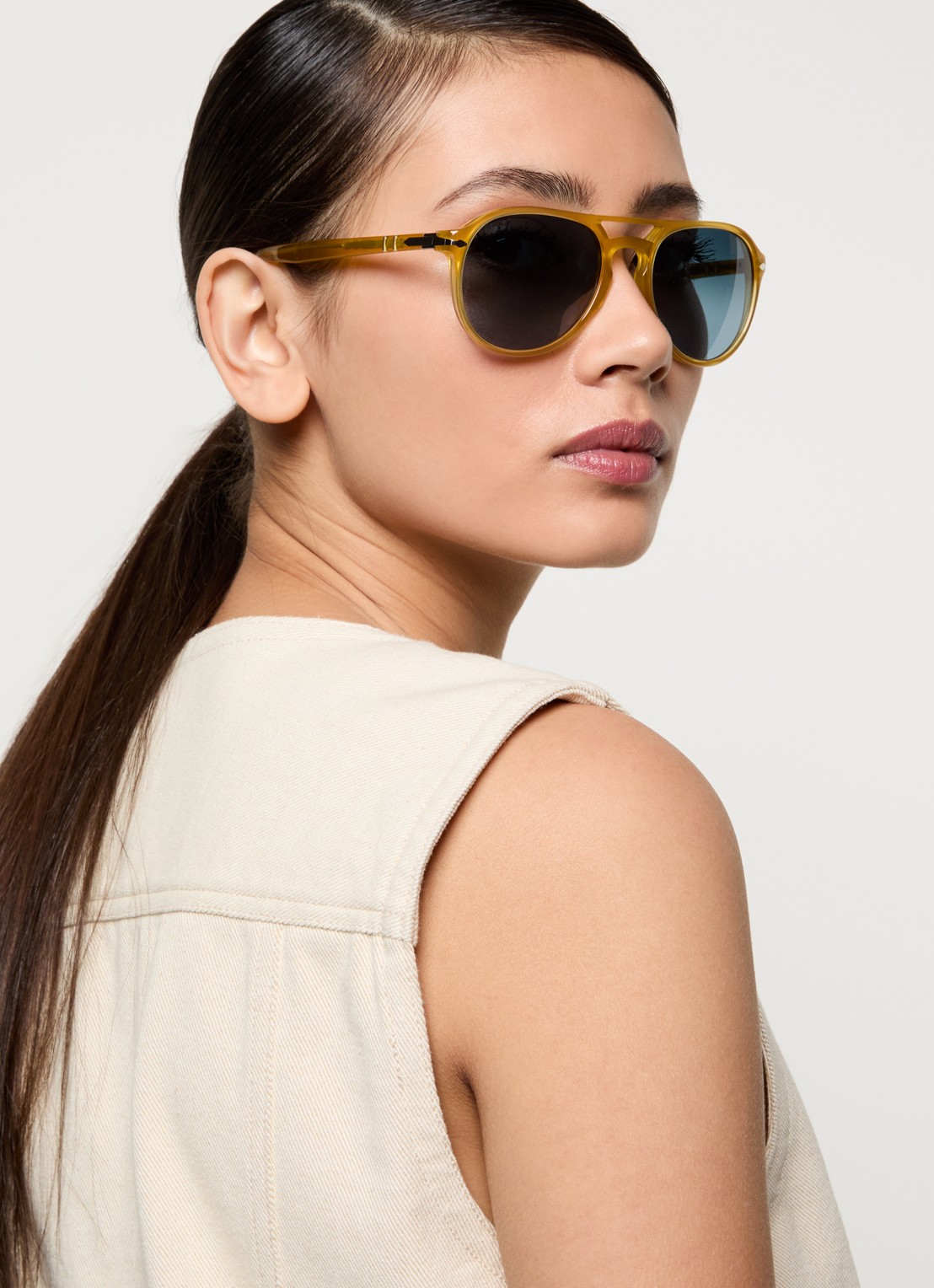 Persol Piloten zonnebril gepolariseerd PO3235S - voorkant 5 okergeel