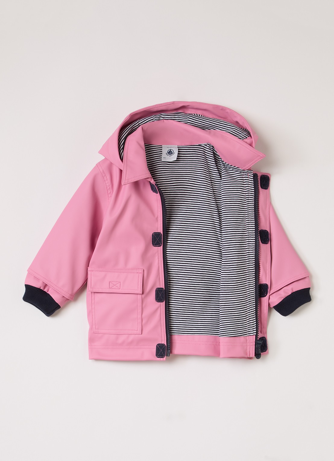 Petit Bateau Calmir regenjas met capuchon - voorkant 3 roze