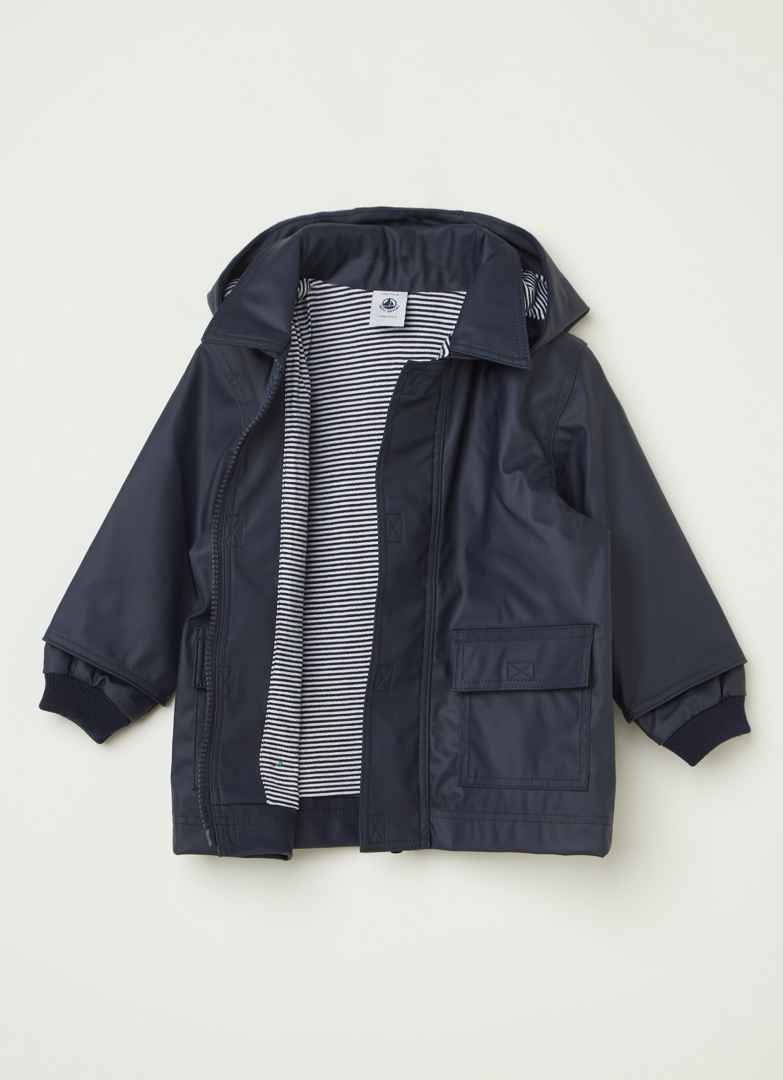 Petit Bateau Regenjas met capuchon en opgestikte zakken - voorkant 3 blauw