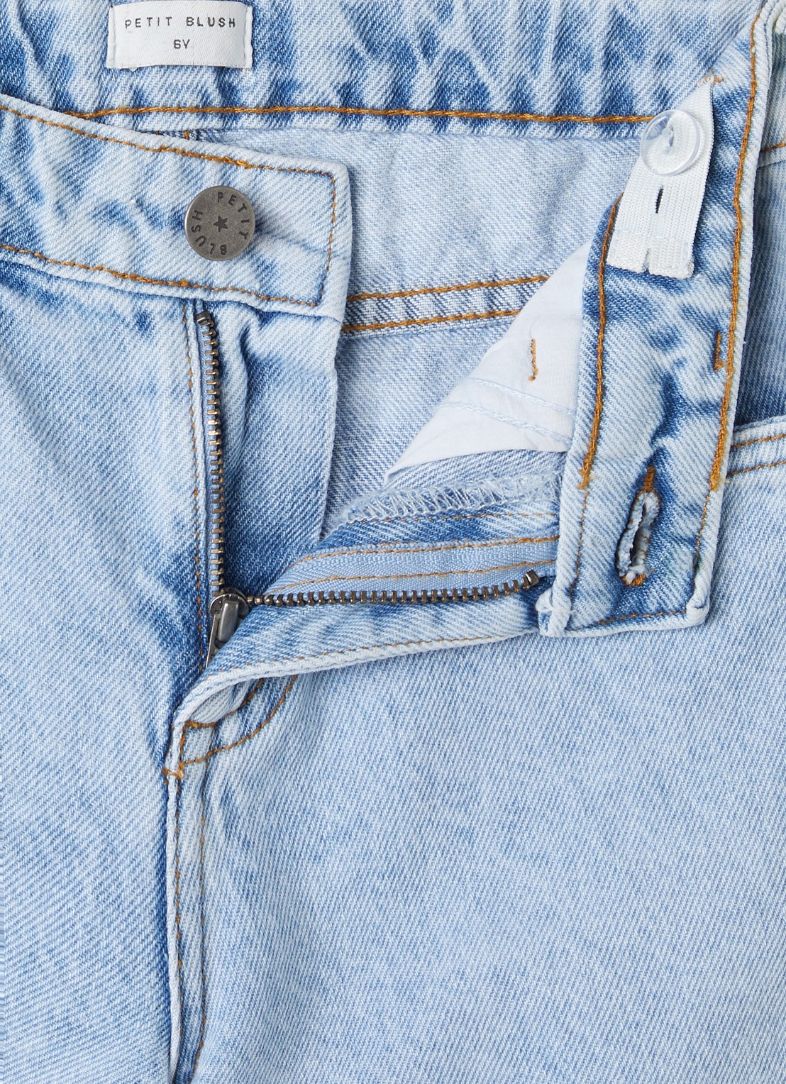 Petit Blush Balloon fit jeans met lichte wassing - detail lichtblauw
