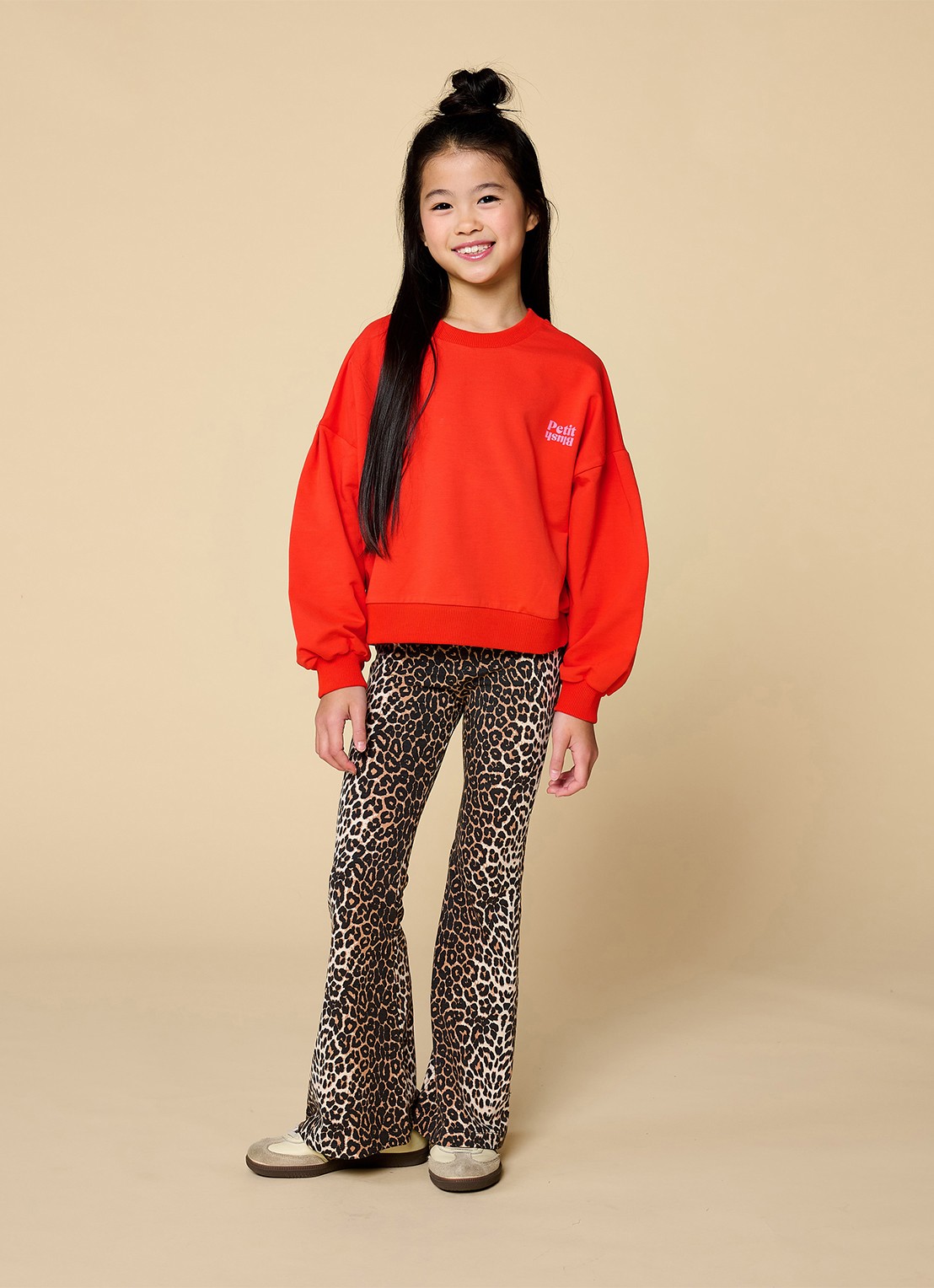 Petit Blush Easy sweater met logo- en backprint - voorkant 4 oranjerood