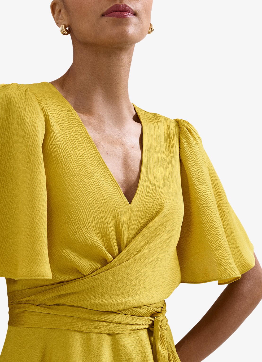 Phase Eight Abbie midi wikkeljurk met V-hals en ceintuur - detail 3 okergeel