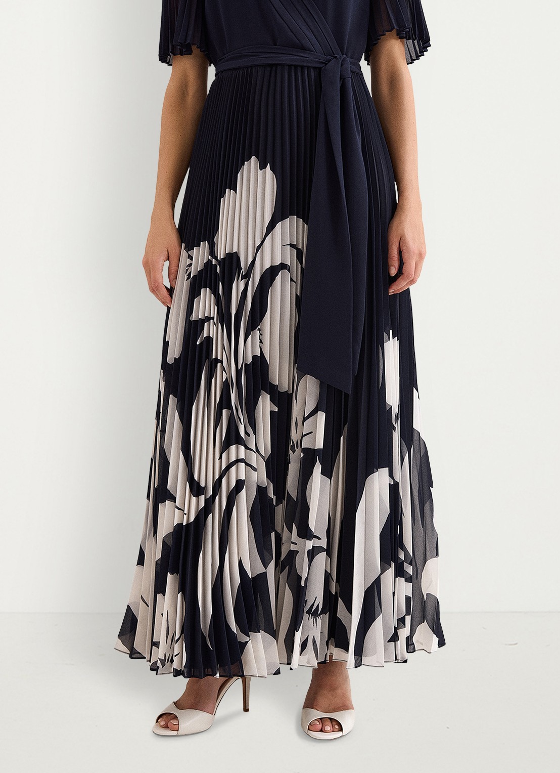 Phase Eight Abigail maxi jurk met bloemenprint - detail 7 donkerblauw