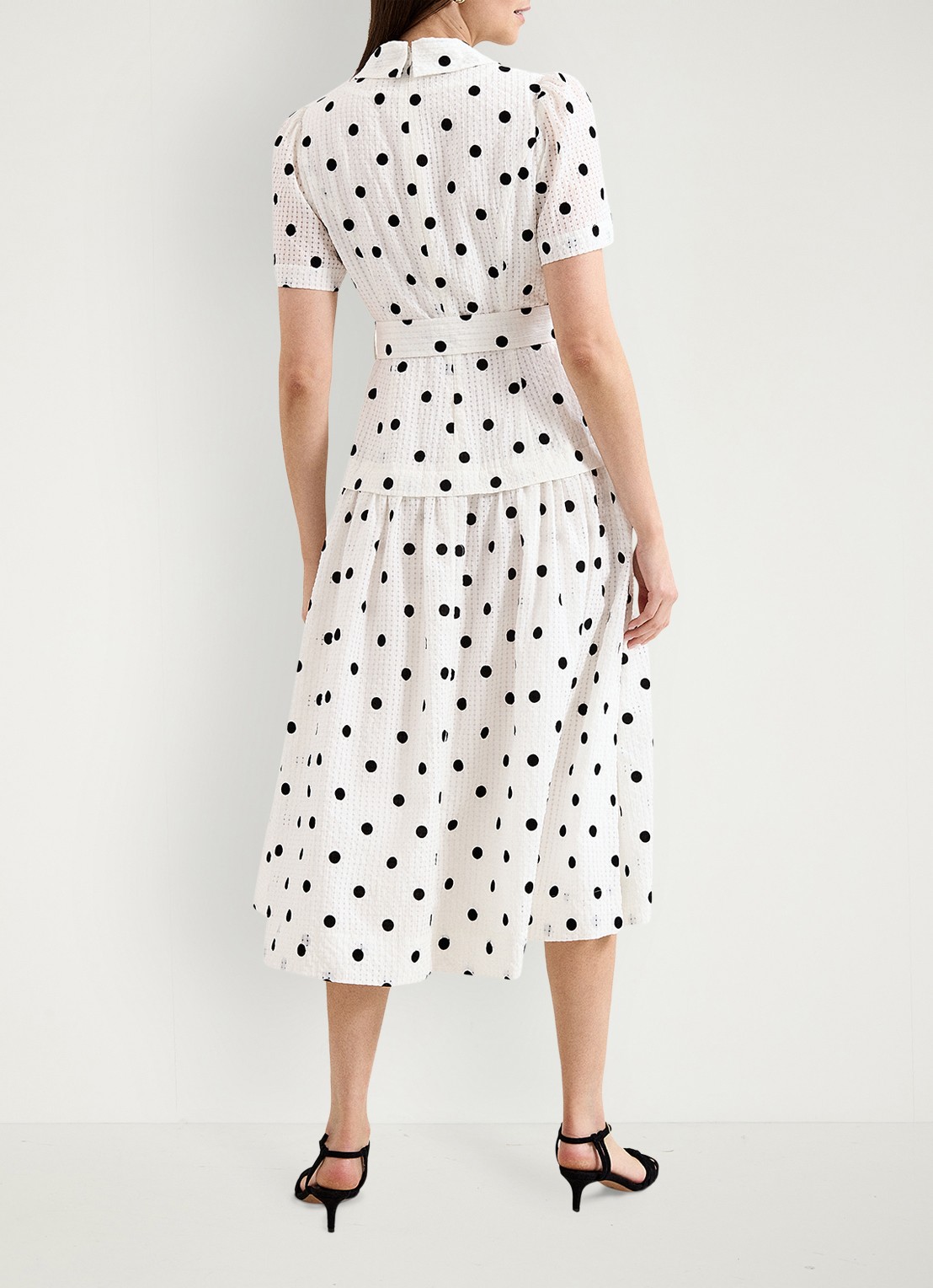 Phase Eight Adele midi jurk met stippenprint en strikceintuur - achterkant 7 gebroken wit