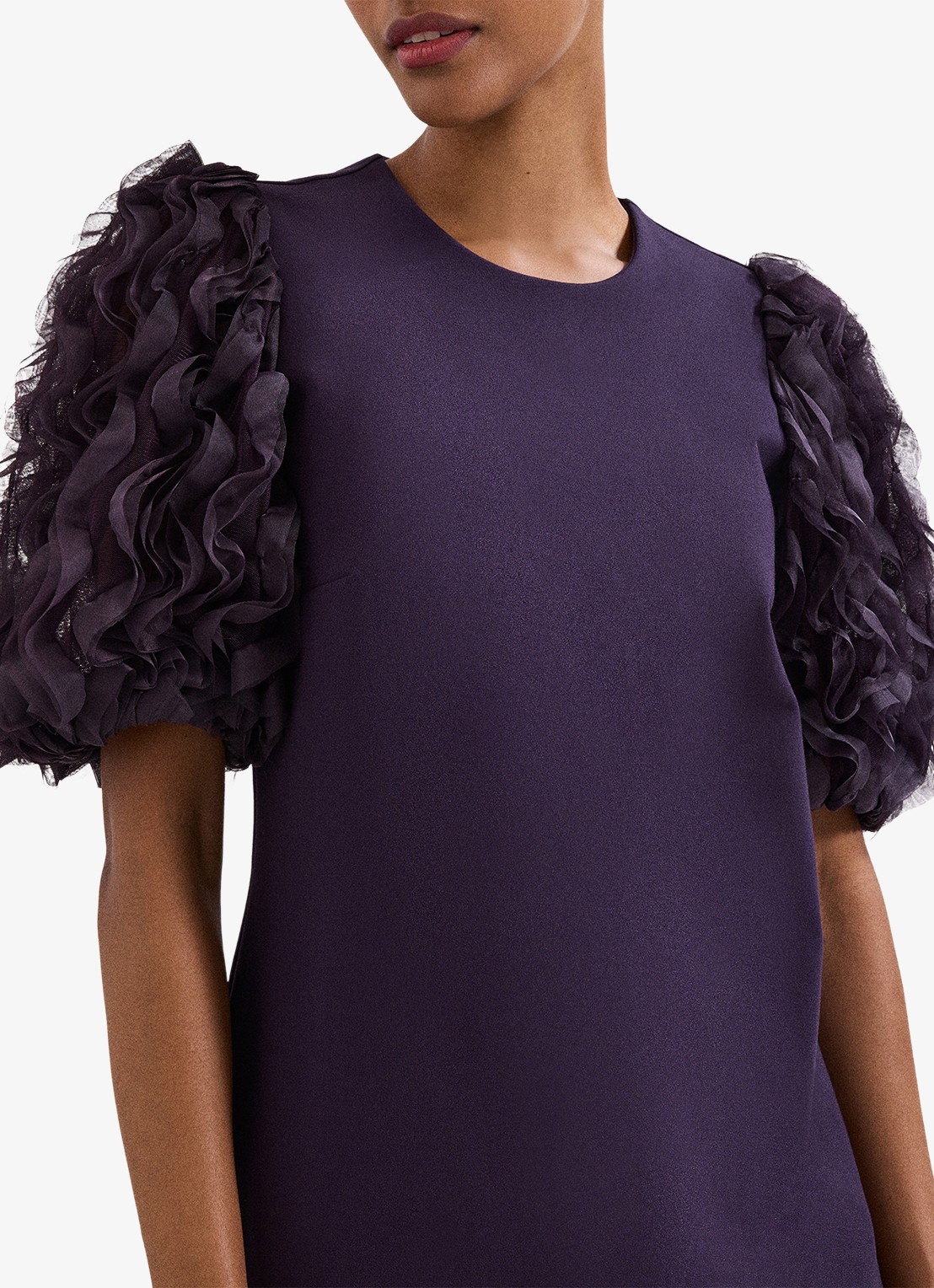Phase Eight Aida mini jurk met pofmouw - detail 3 aubergine