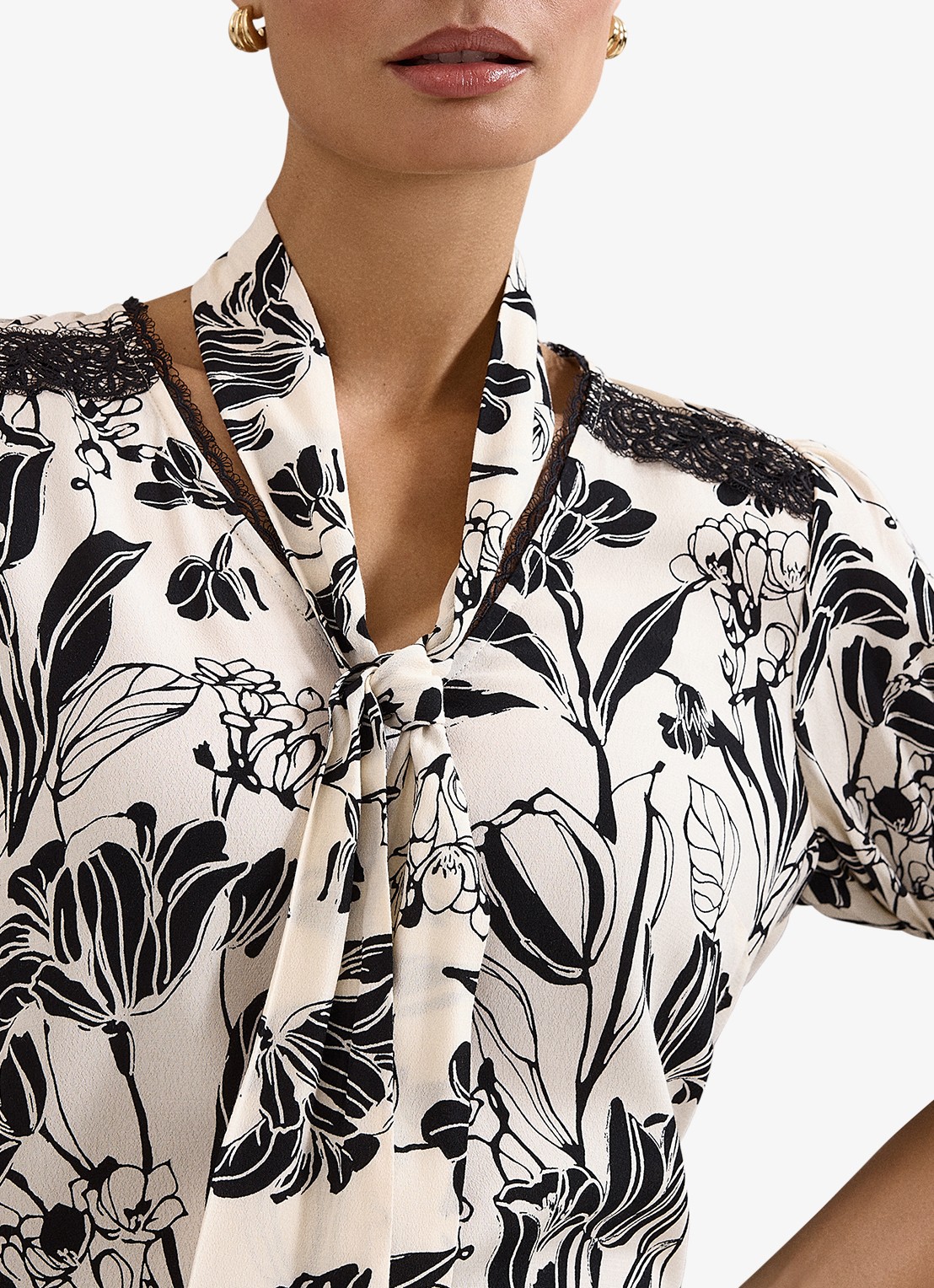 Phase Eight Aisra tuniek met bloemenprint en sjaalkraag - detail 2 zwart