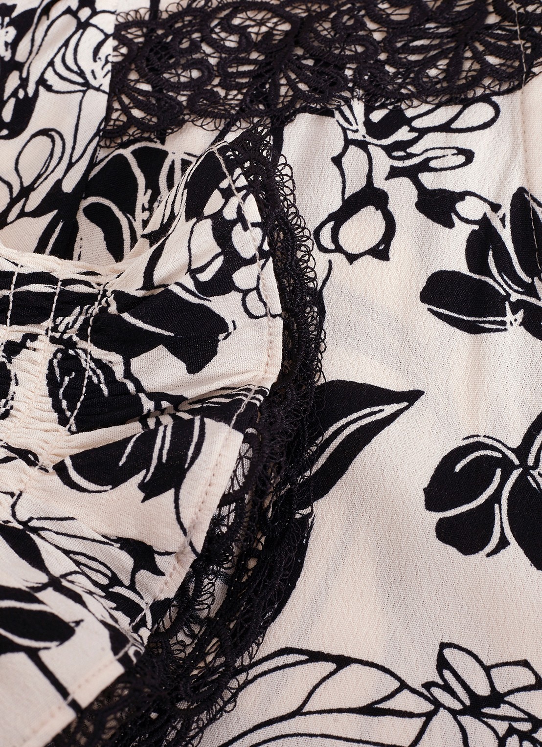 Phase Eight Aisra tuniek met bloemenprint en sjaalkraag - detail 4 zwart