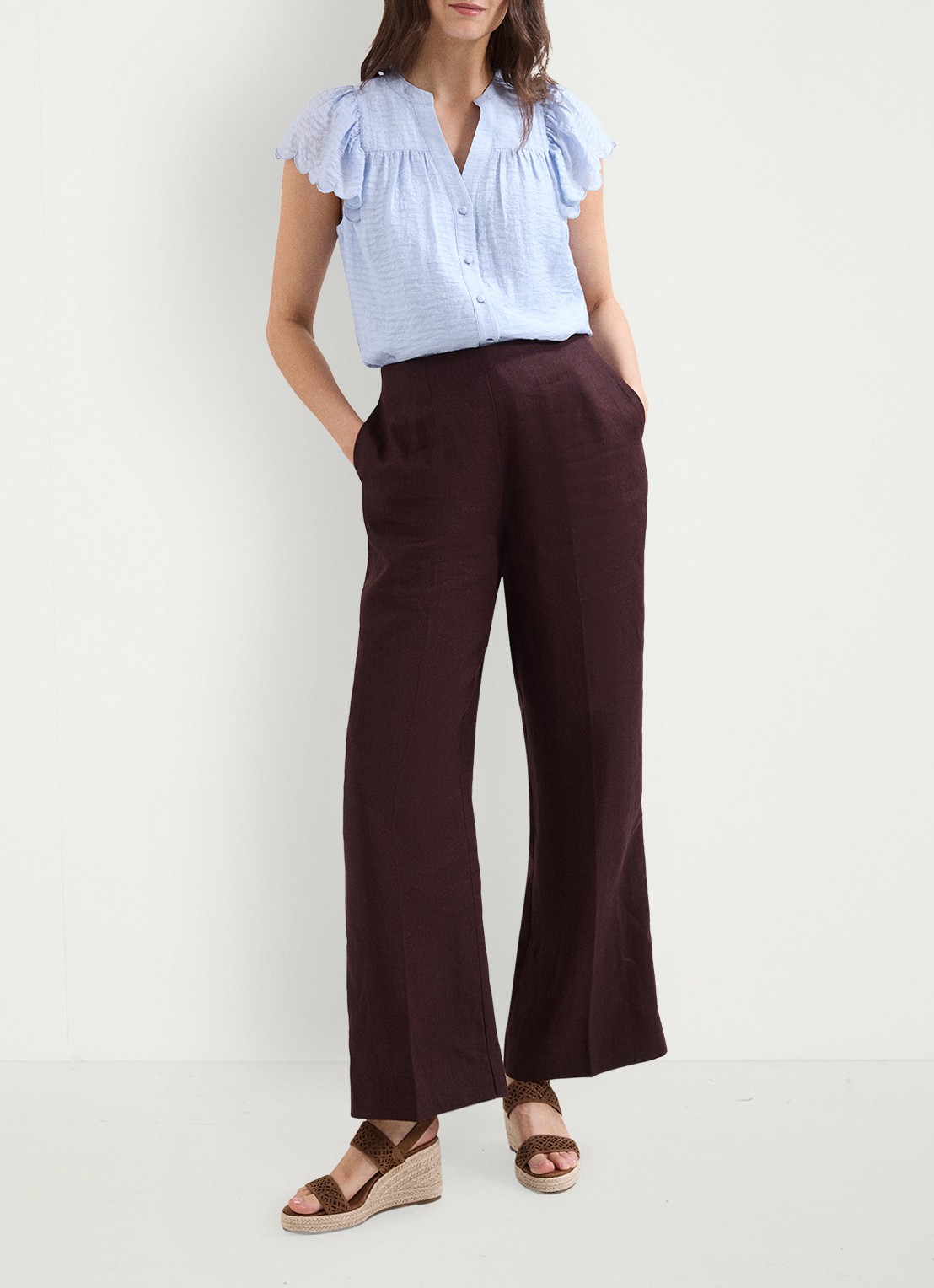 Phase Eight Aleasha blouse met V-hals - voorkant 3 lichtblauw