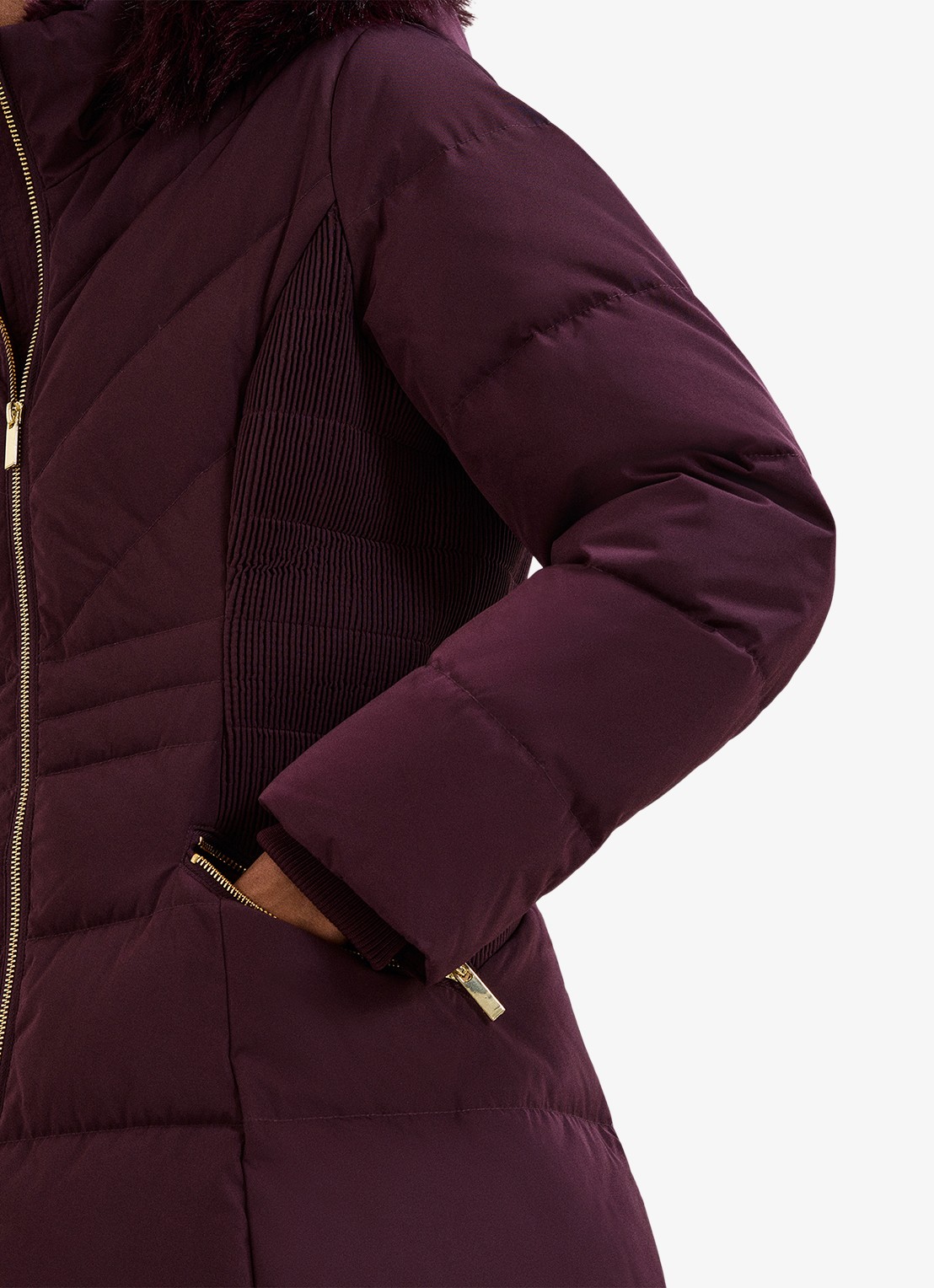 Phase Eight Amber puffer jas met capuchon - detail 3 aubergine