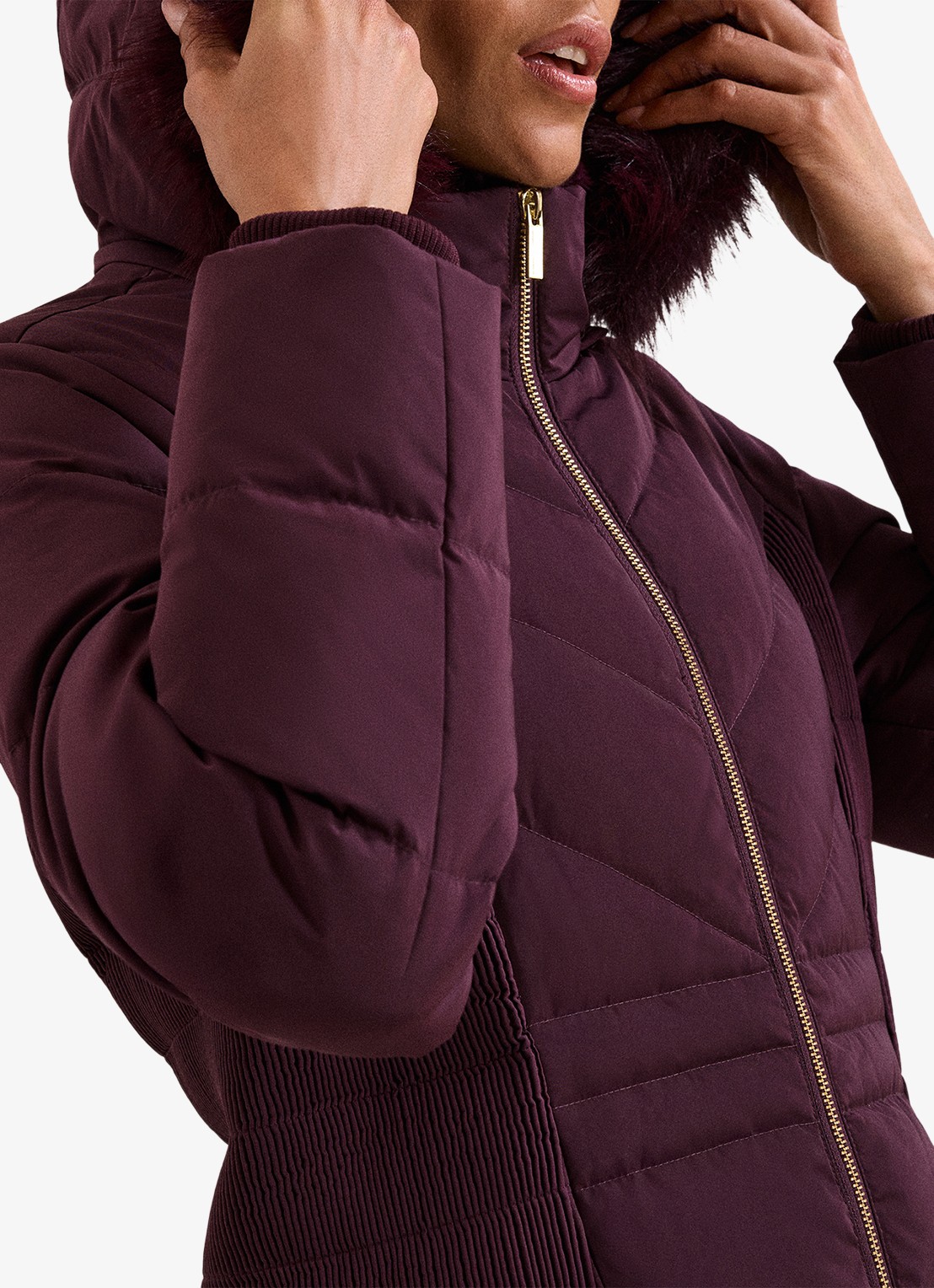 Phase Eight Amber puffer jas met capuchon - detail 5 aubergine