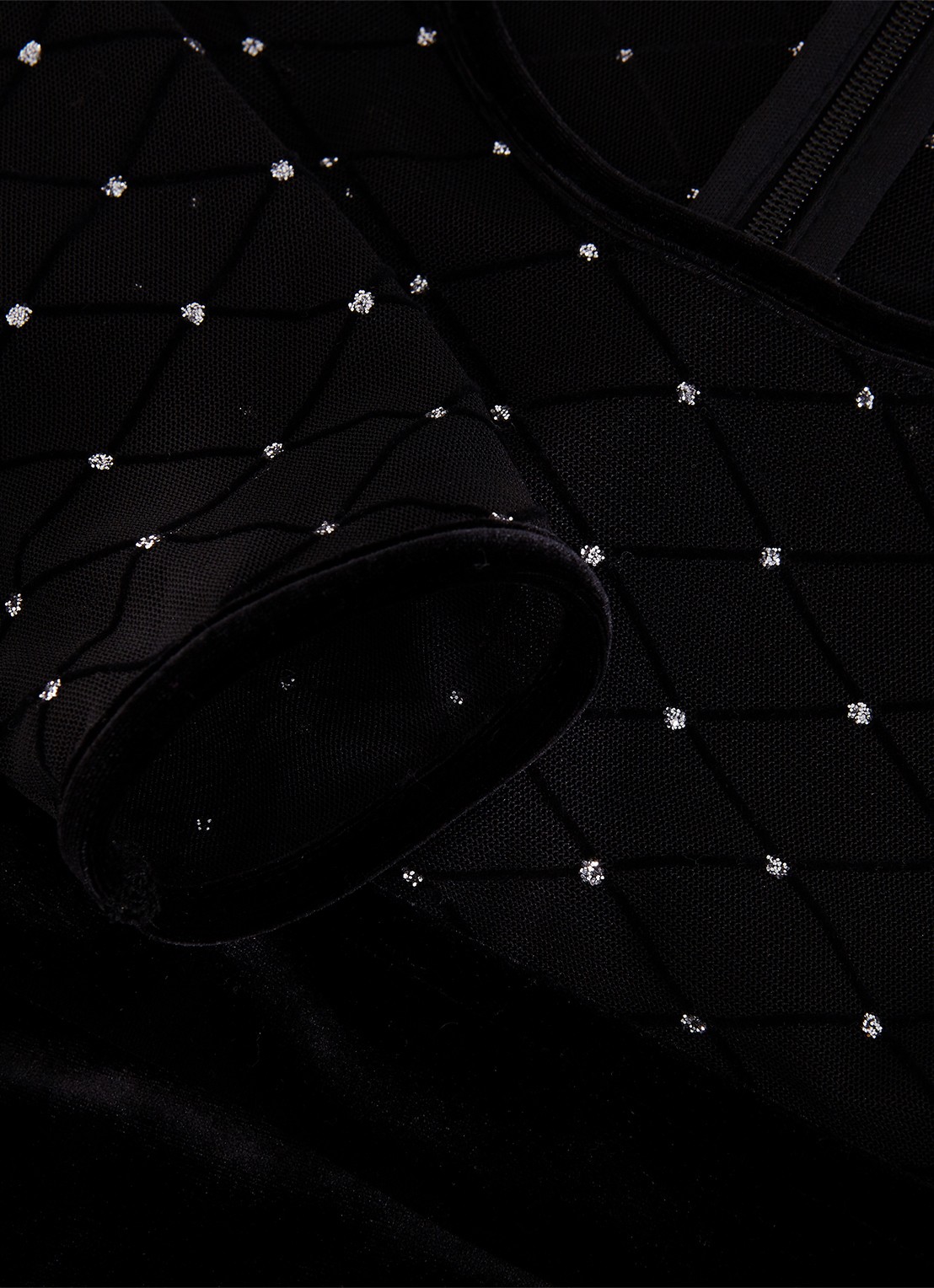 Phase Eight Amberose mini jurk van fluweel met strass - detail 5 zwart