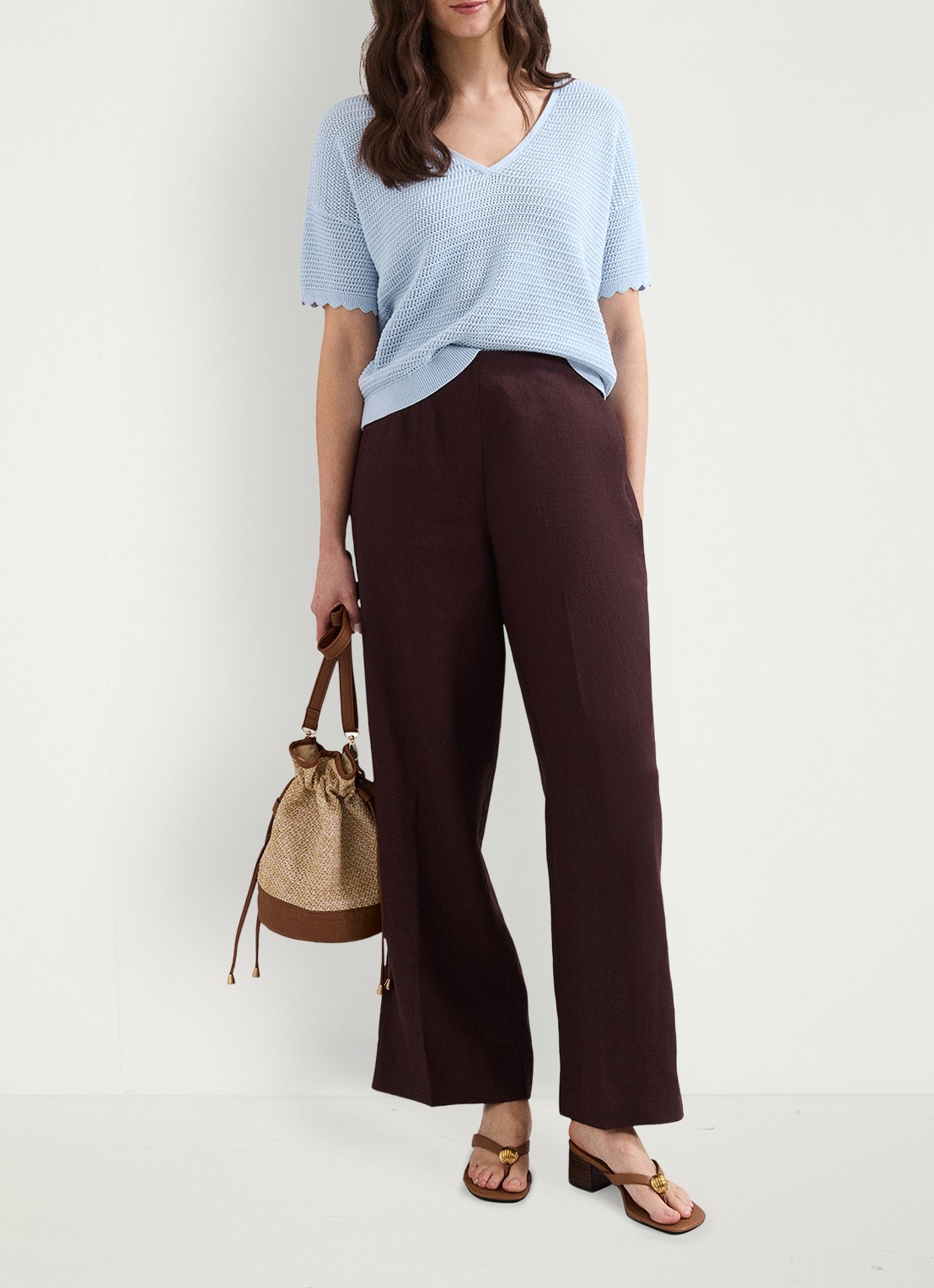 Phase Eight Amira grofgebreide top met V-hals - voorkant 2 lichtblauw