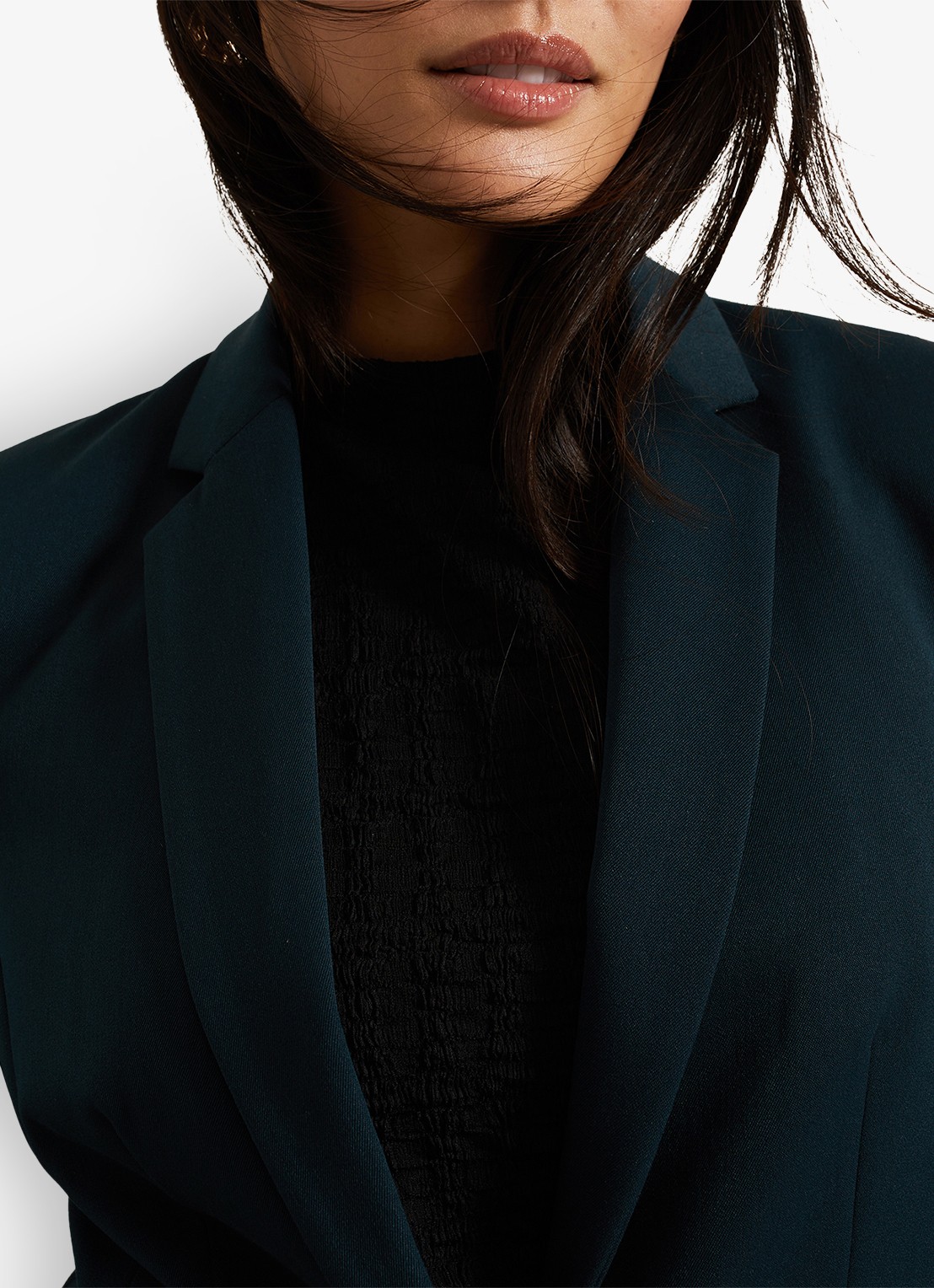 Phase Eight Arabella cropped blazer met paspelzakken - detail 5 groen
