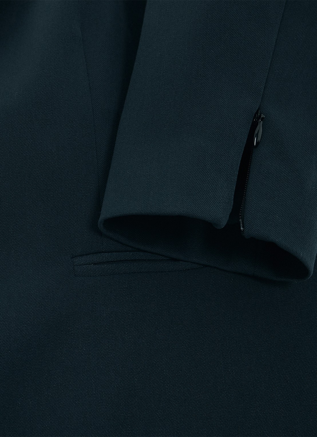 Phase Eight Arabella cropped blazer met paspelzakken - detail 6 groen