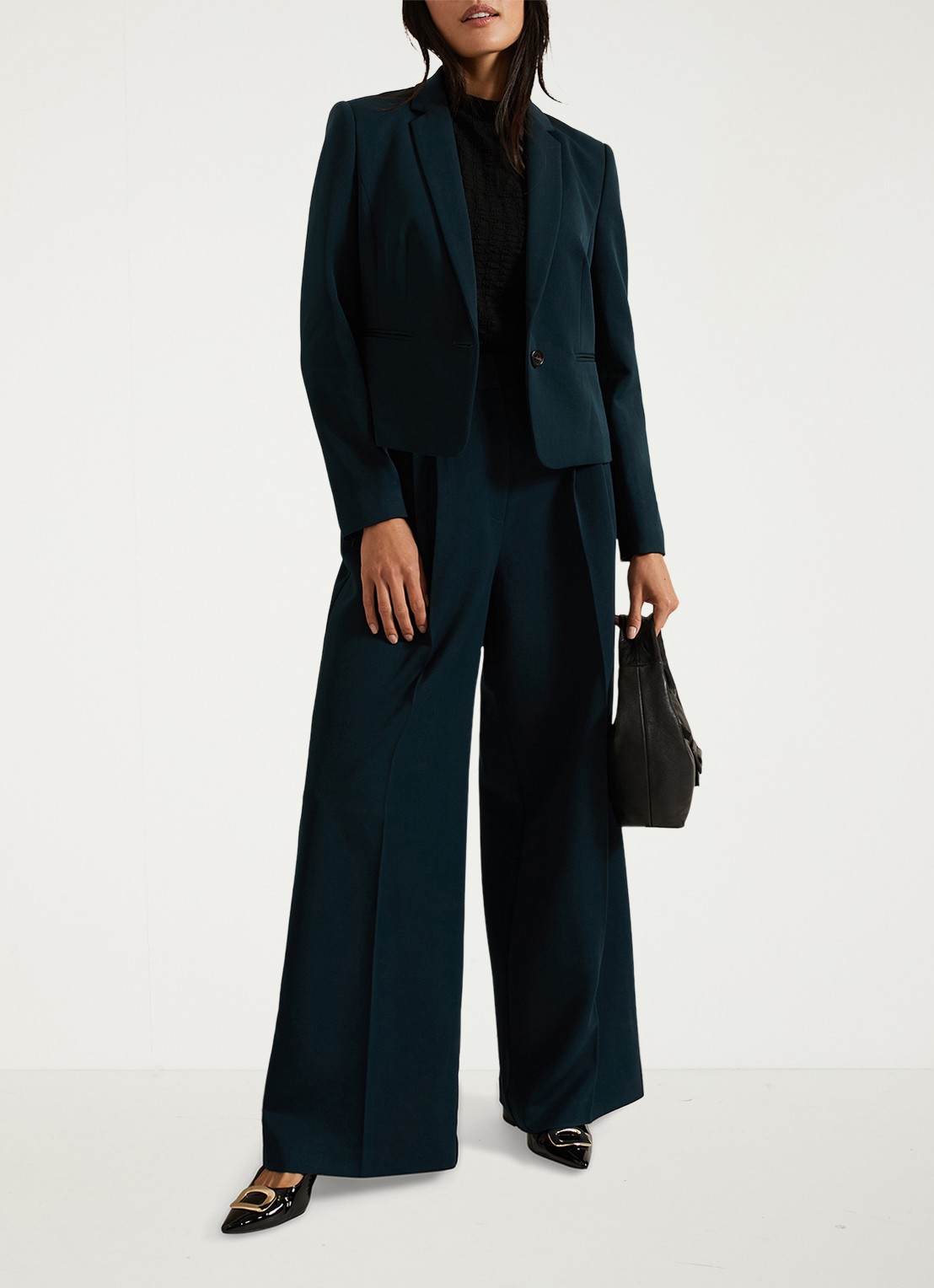 Phase Eight Arabella cropped blazer met paspelzakken - voorkant 3 groen