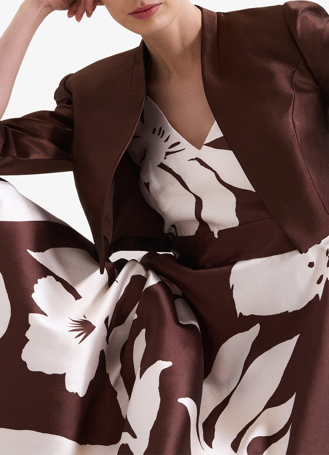 Phase Eight Ariel bolero van satijn - detail 5 donkerbruin