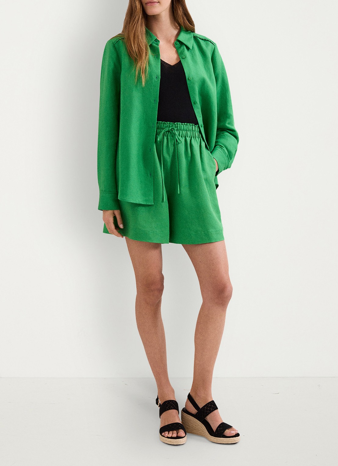 Phase Eight Arnie loose fit korte broek in linnenblend  - voorkant 7 groen