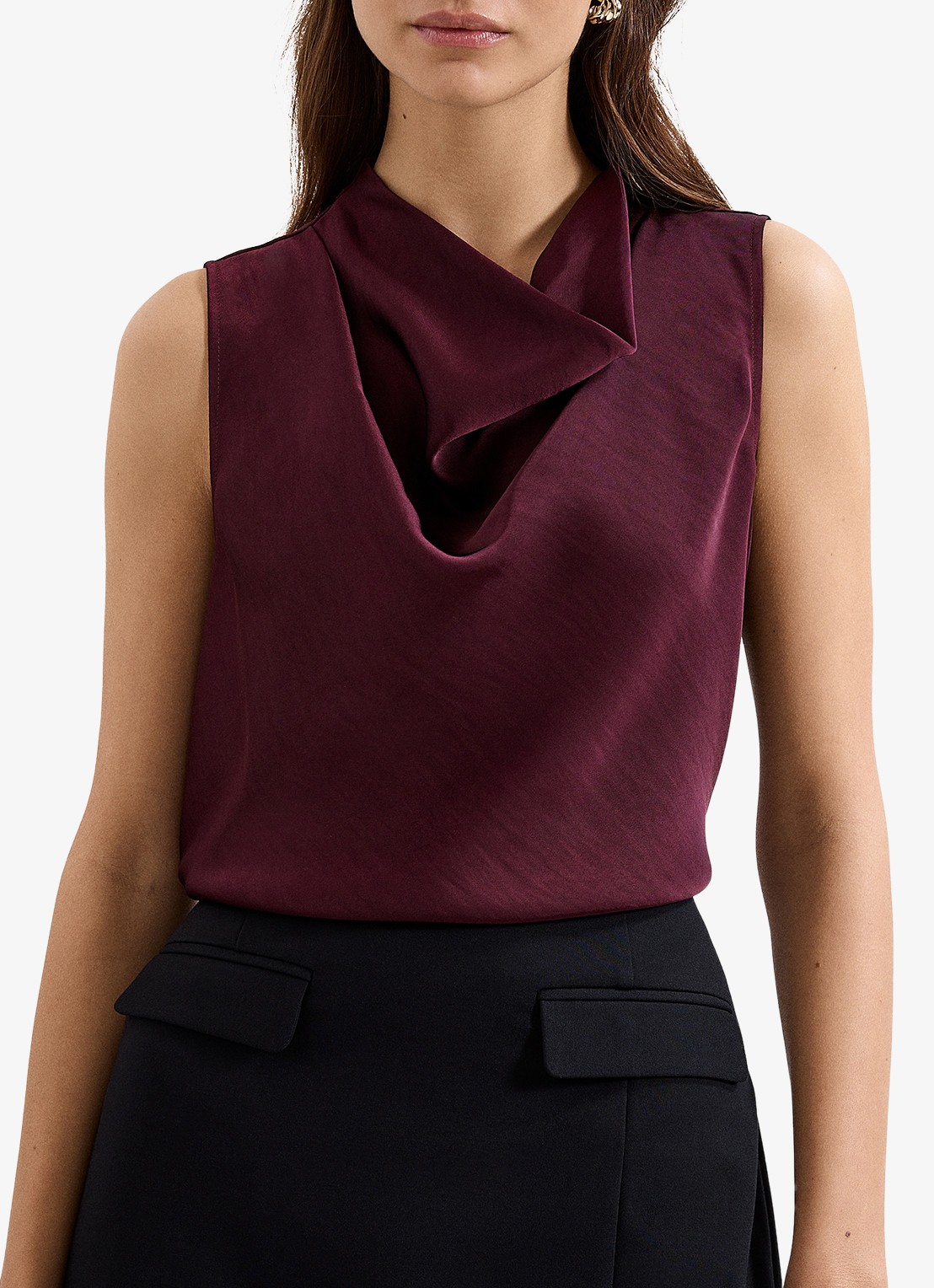Phase Eight Arwen mouwloze top met watervalhals - detail aubergine