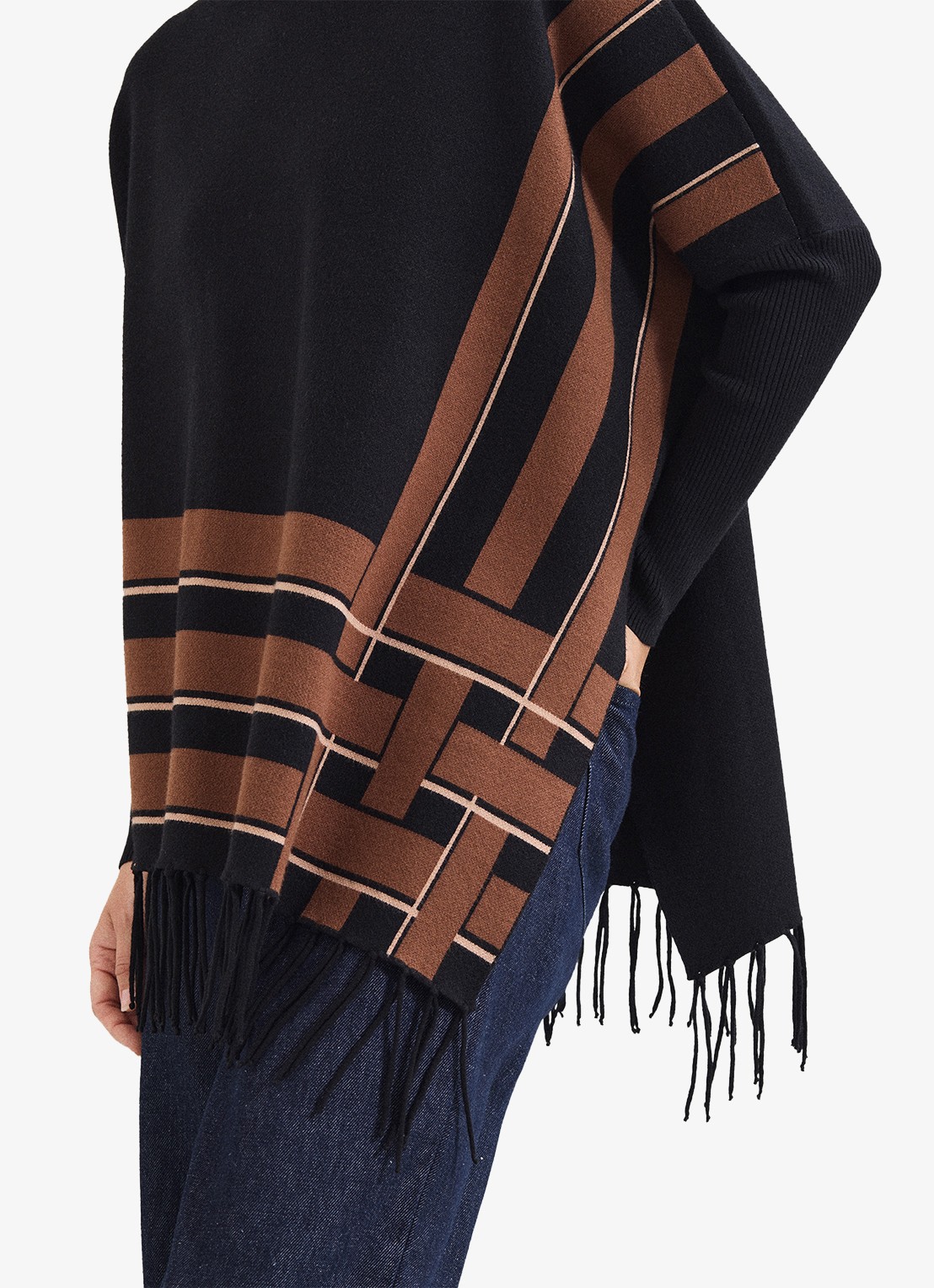 Phase Eight Athena poncho met franjes  - detail 5 zwart