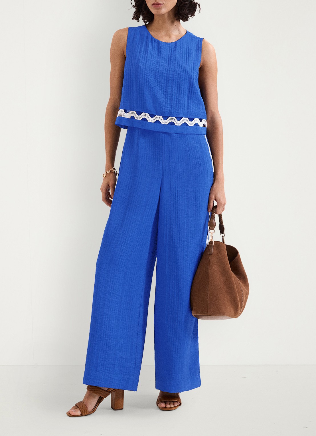 Phase Eight Aubrey wide fit jumpsuit met borduring - detail 2 blauw