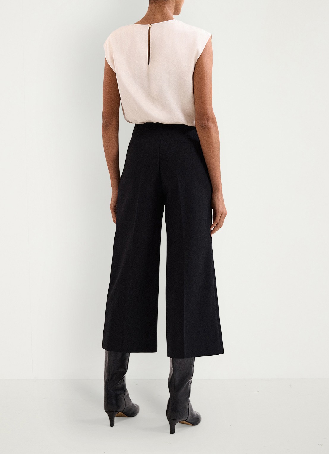 Phase Eight Aubrielle cropped high waist wide fit culotte met steekzakken - achterkant zwart