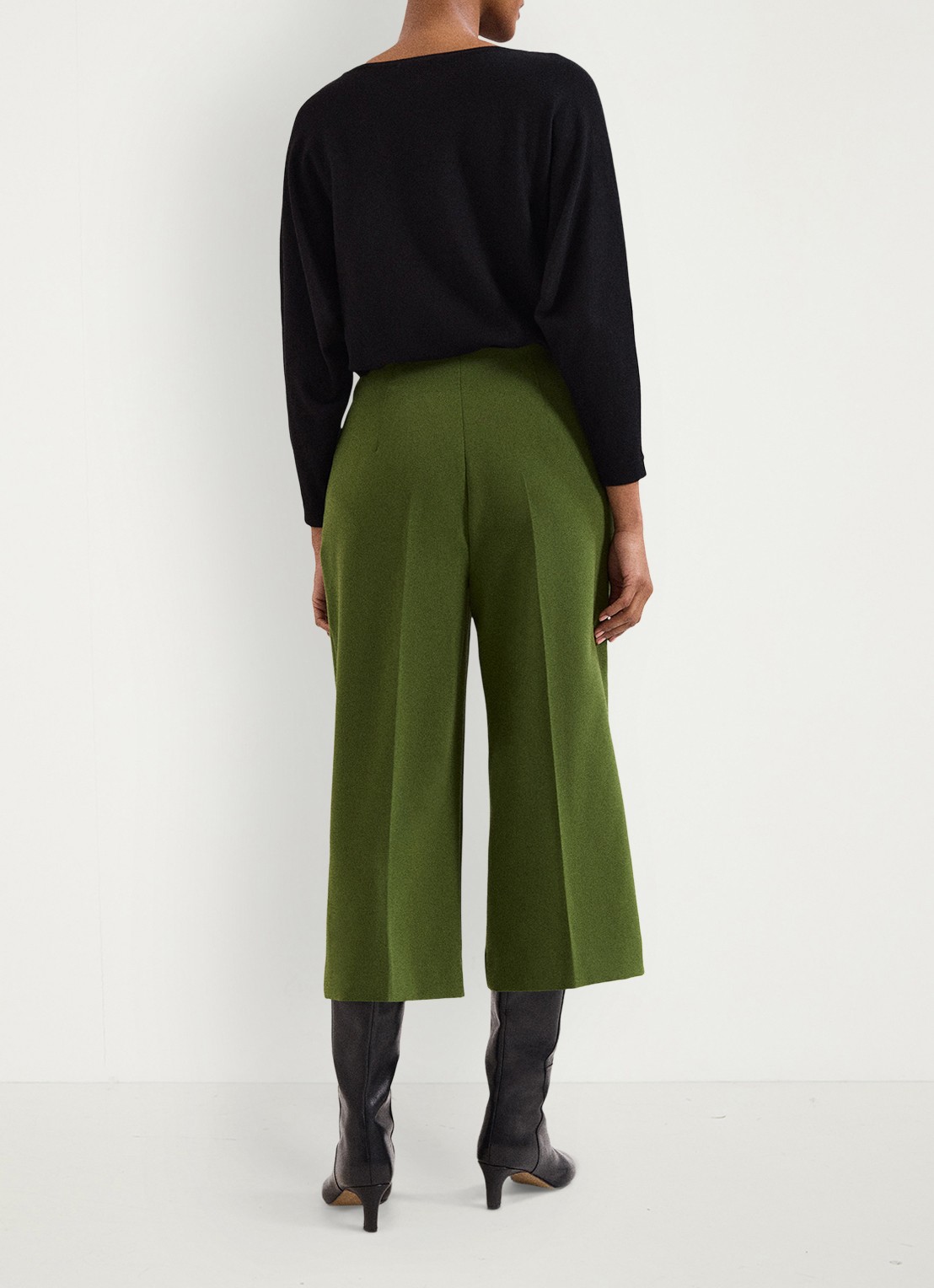 Phase Eight Aubrielle high waist loose fit culotte met steekzakken - achterkant 8 groen