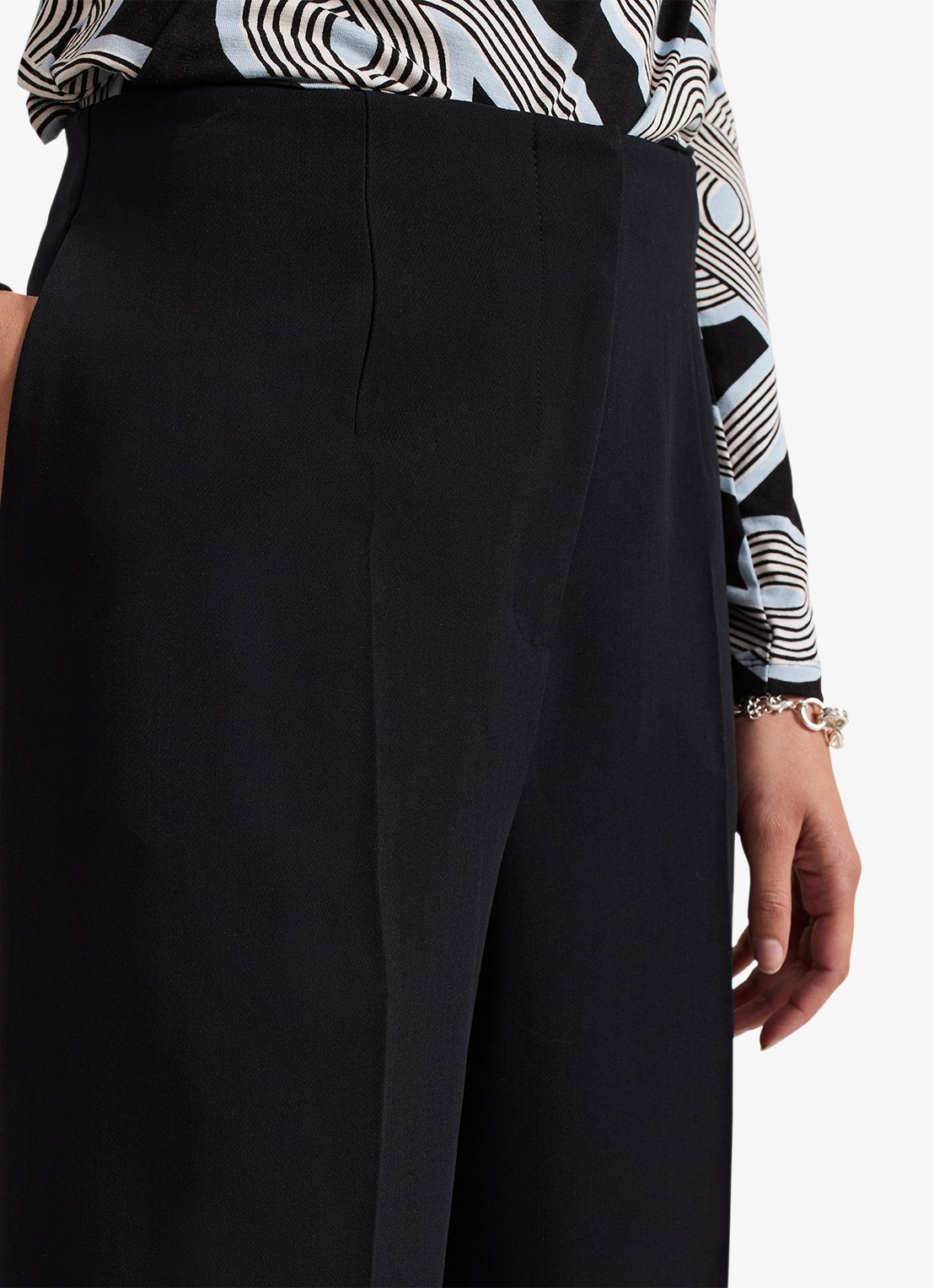 Phase Eight Aubrielle high waist wide fit culotte met steekzakken - detail 2 zwart