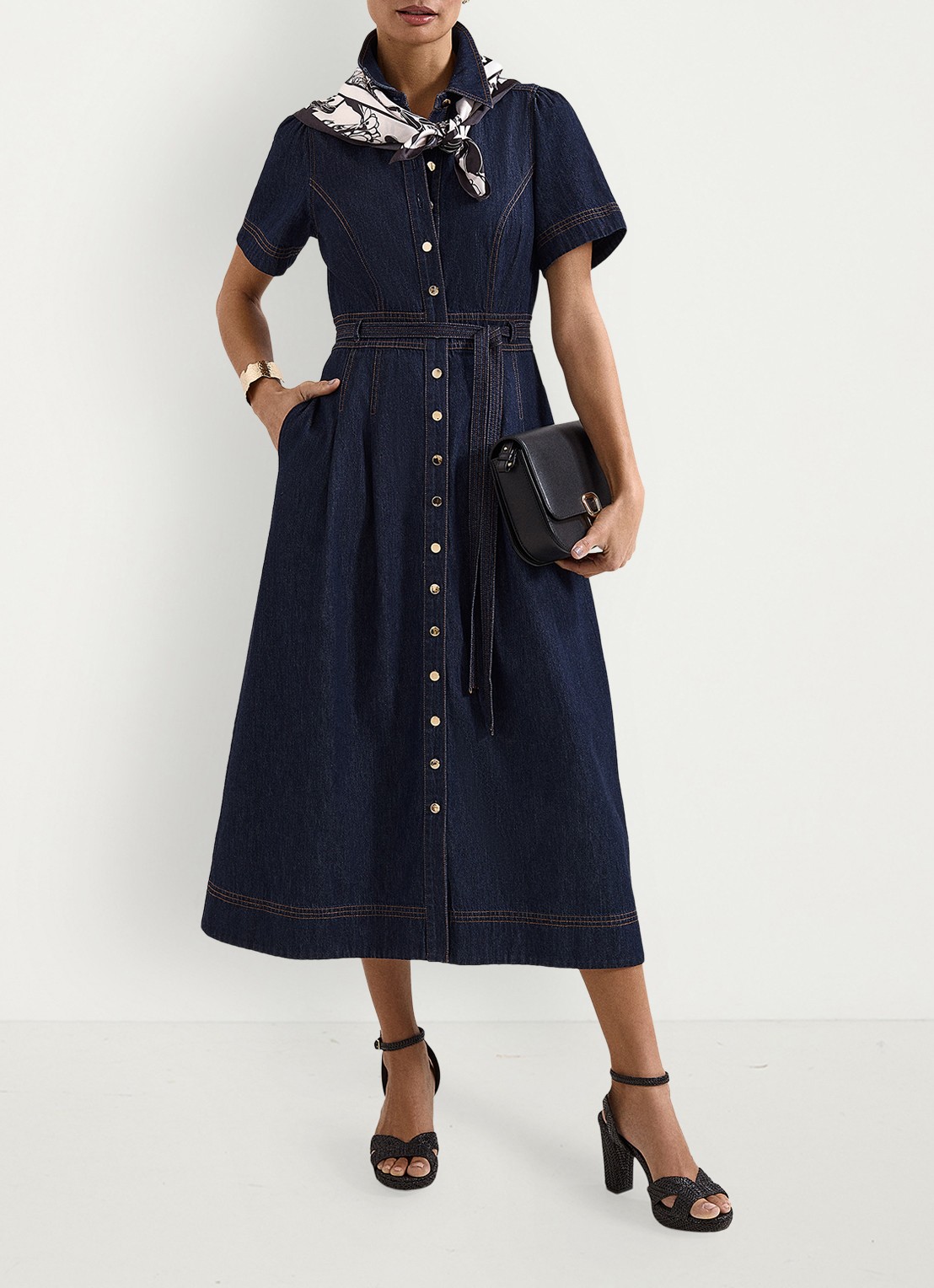 Phase Eight Aven midi blousejurk van denim met strikceintuur - voorkant 2 donkerblauw
