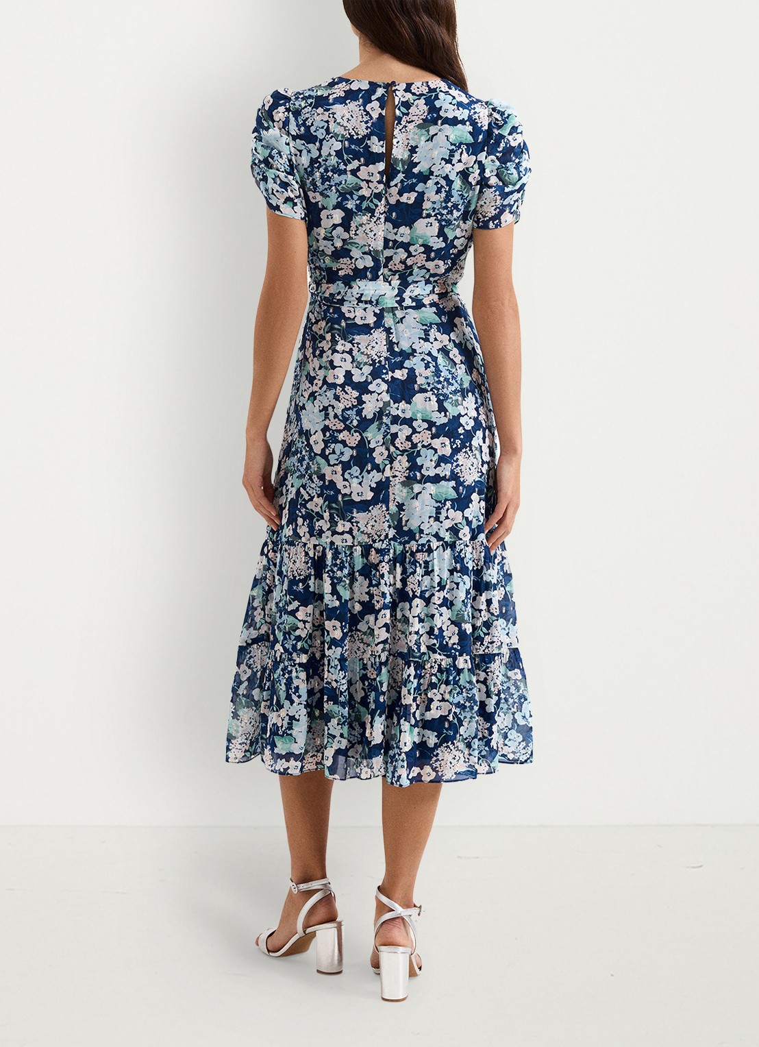 Phase Eight Azalea midi jurk met bloemenprint en strikceintuur - achterkant donkerblauw