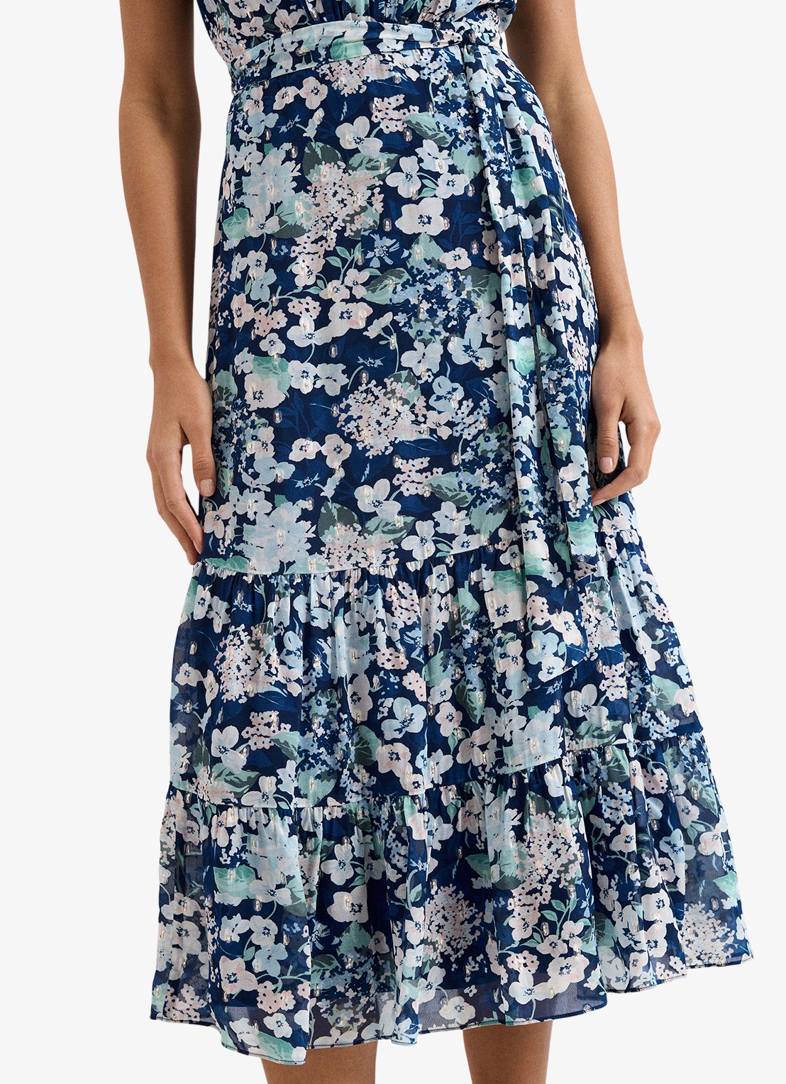 Phase Eight Azalea midi jurk met bloemenprint en strikceintuur - detail 6 donkerblauw