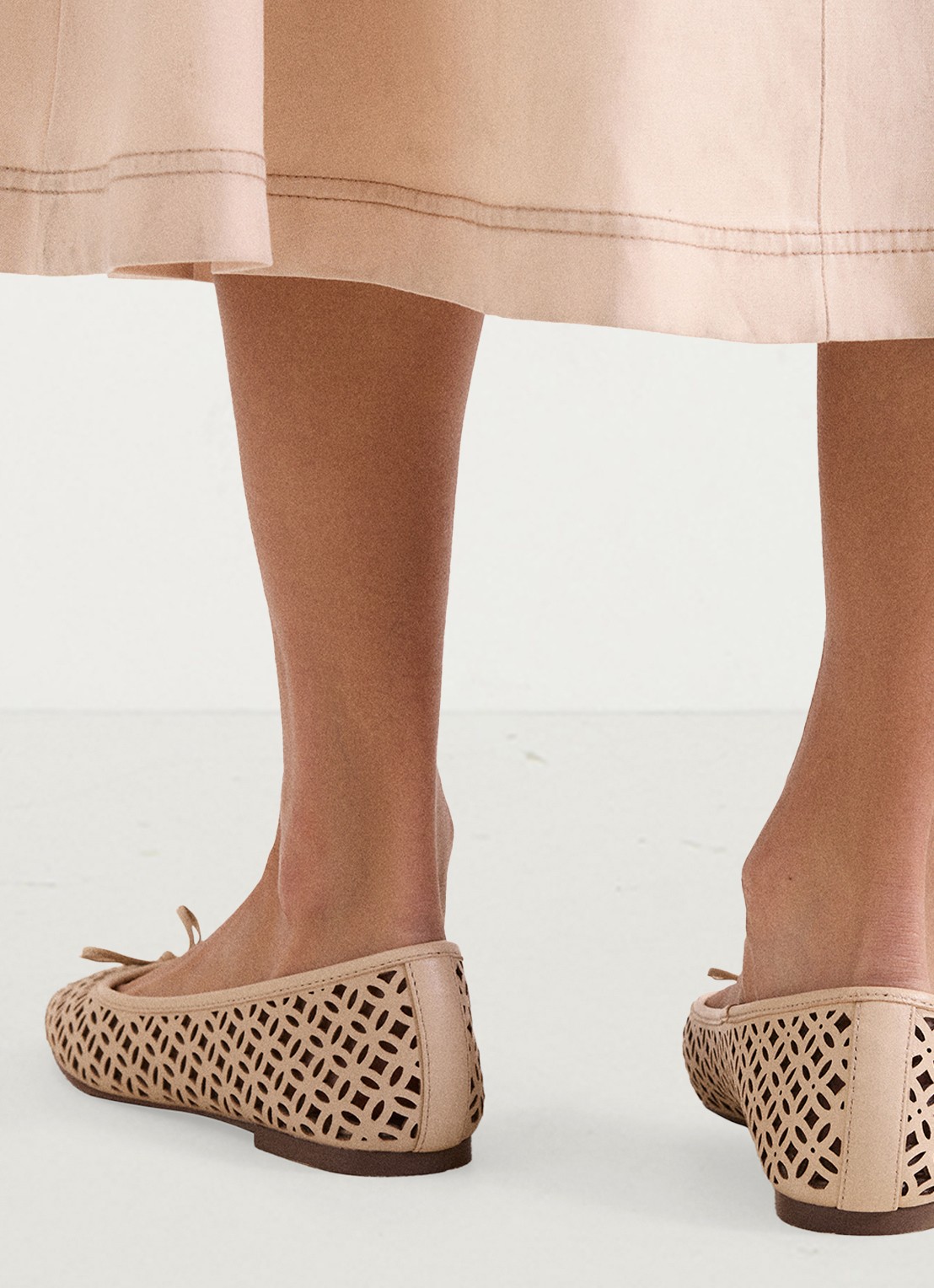 Phase Eight Ballerina van leer - detail 6 creme