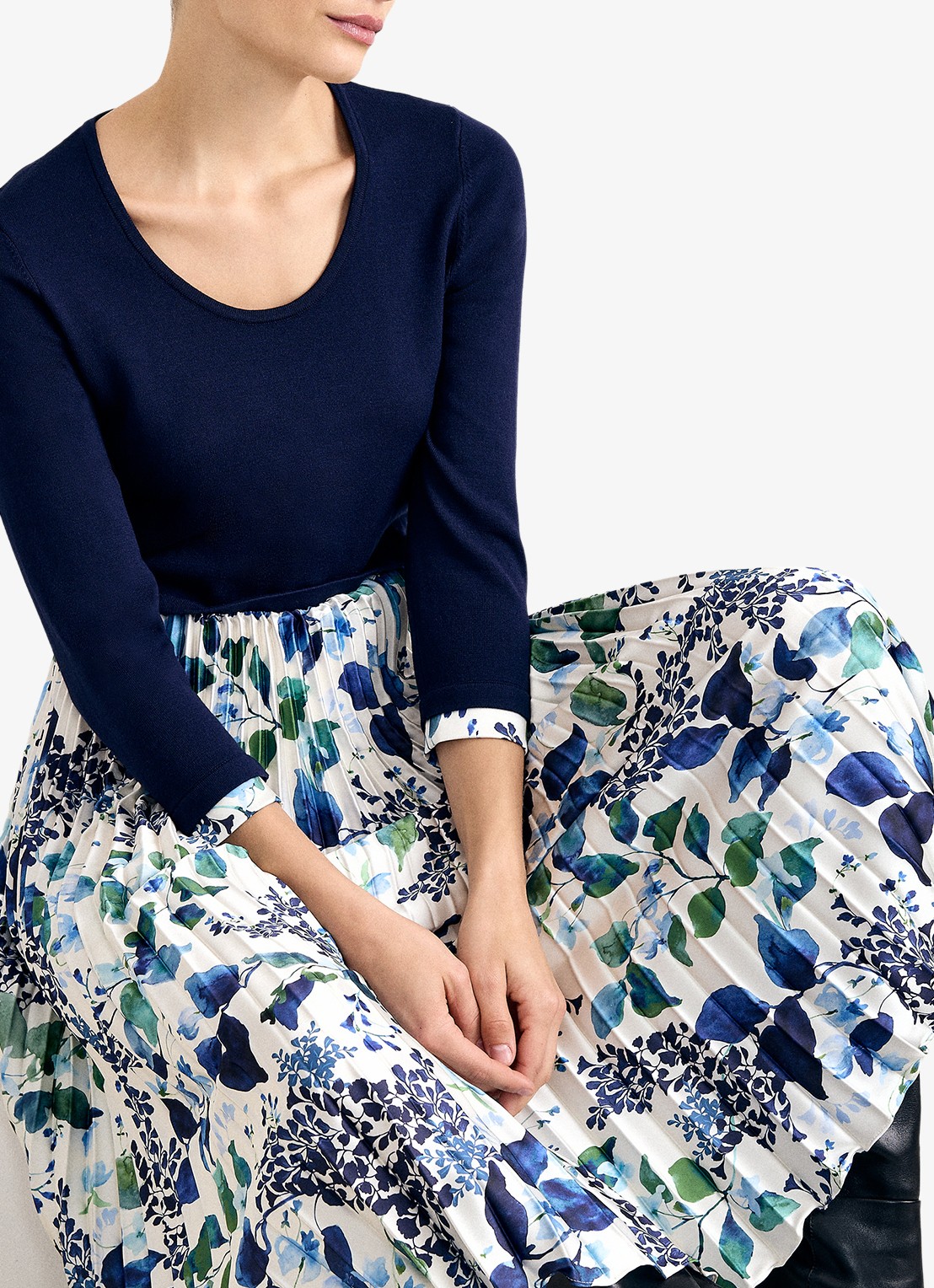 Phase Eight Beatrice midi jurk met bloemenprint - detail 6 donkerblauw