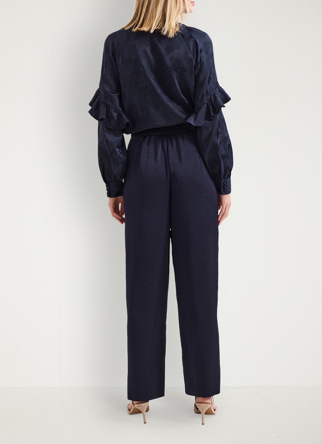 Phase Eight Beccy wide fit pantalon van satijn met steekzakken - achterkant donkerblauw